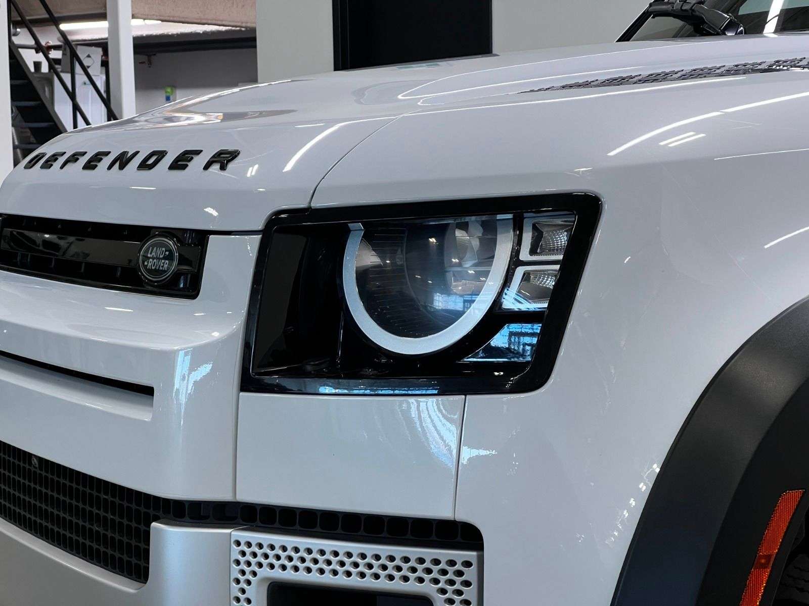 2022 Land Rover Defender 110 S AWD thumb 12