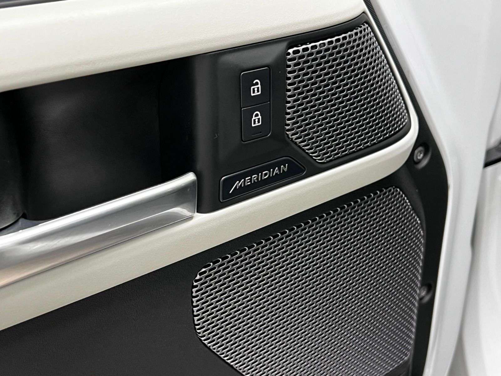 2022 Land Rover Defender 110 S AWD thumb 27