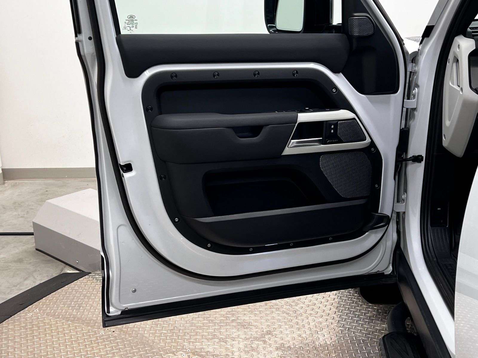 2022 Land Rover Defender 110 S AWD thumb 25