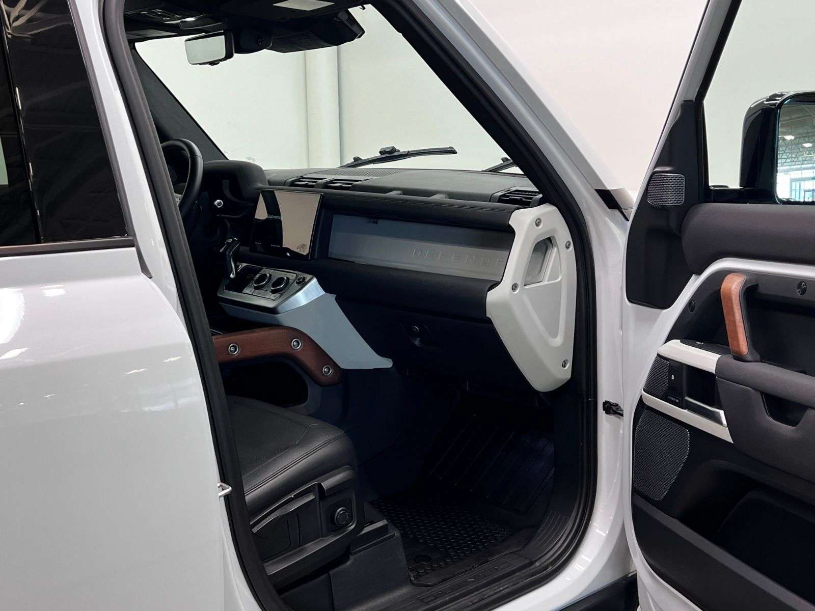 2022 Land Rover Defender 110 S AWD thumb 24