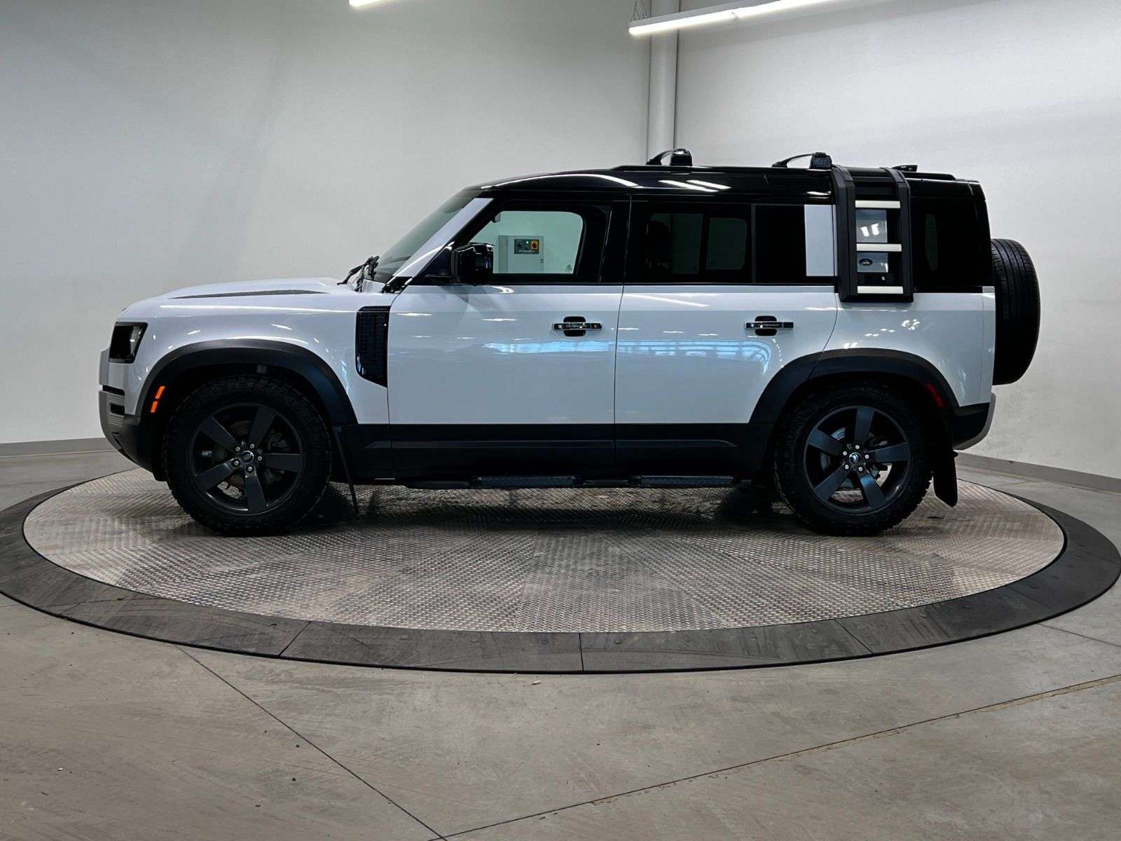 2022 Land Rover Defender 110 S AWD alt 2