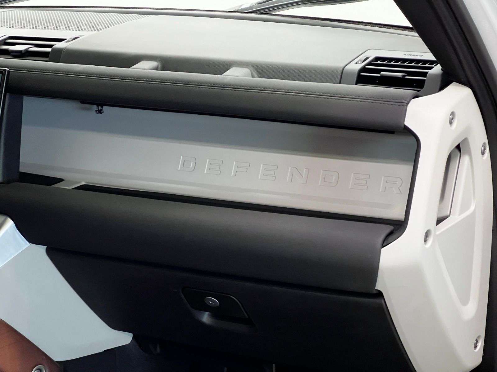 2022 Land Rover Defender 110 S AWD thumb 30