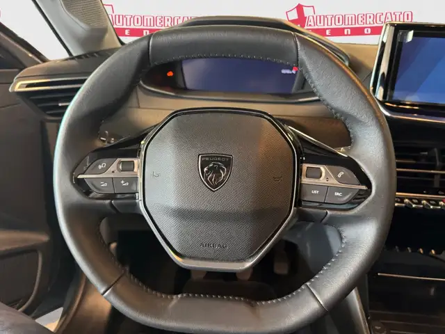 Peugeot 208 view 8