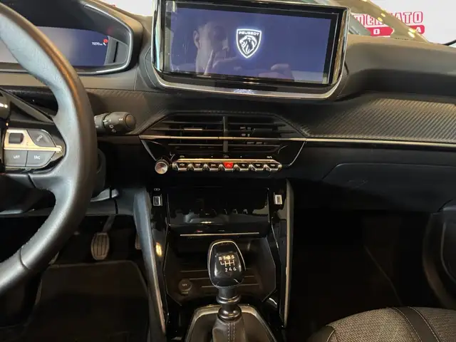 Peugeot 208 view 7
