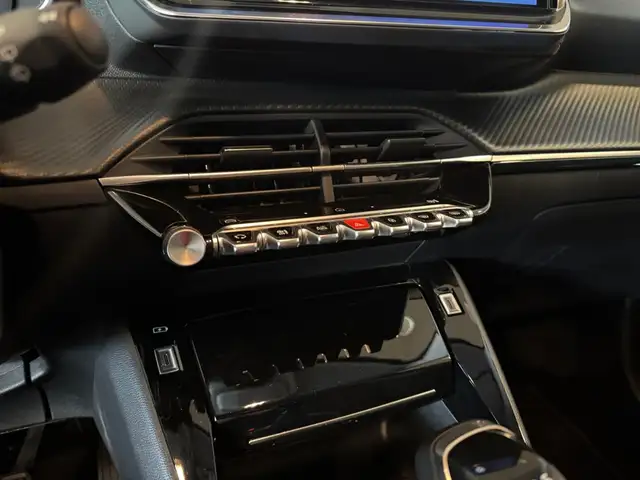Peugeot 208 view 13