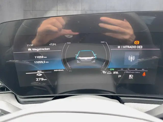 Audi E-Tron view 10