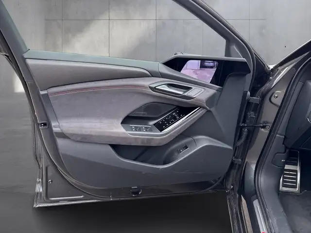 Audi E-Tron view 15