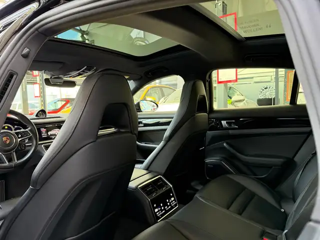 Porsche Panamera 4 E-Hybrid // Sport Design Paket // Sport AGA // Ansicht 10