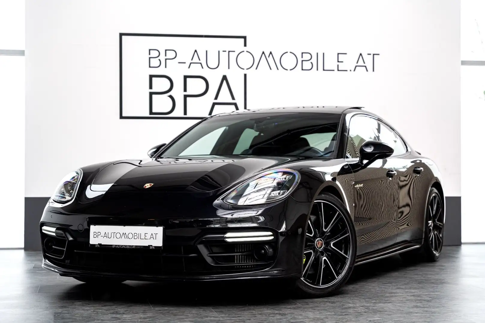Porsche Panamera 4 E-Hybrid // Sport Design Paket // Sport AGA // Schwarz - 1
