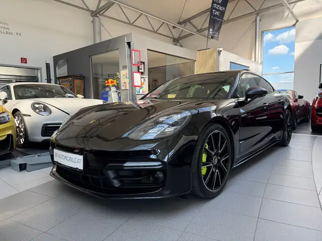 Porsche Panamera 4 E-Hybrid // Sport Design Paket // Sport AGA // Ansicht 2