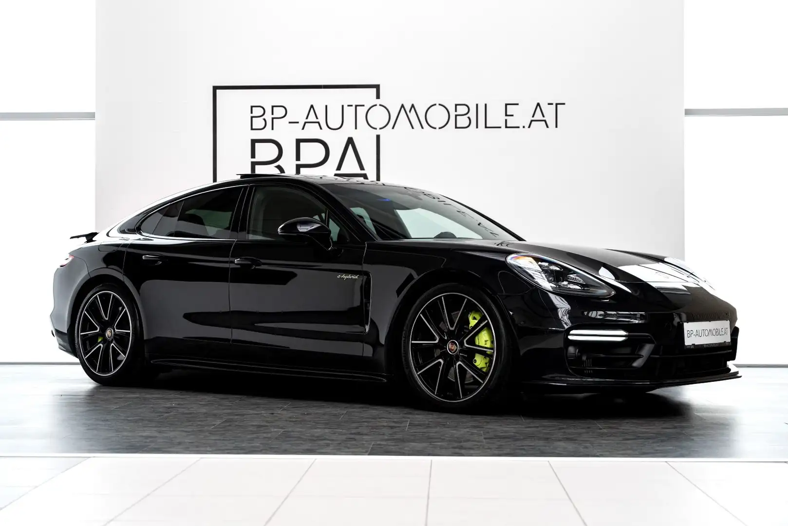 Porsche Panamera 4 E-Hybrid // Sport Design Paket // Sport AGA // Schwarz - 2