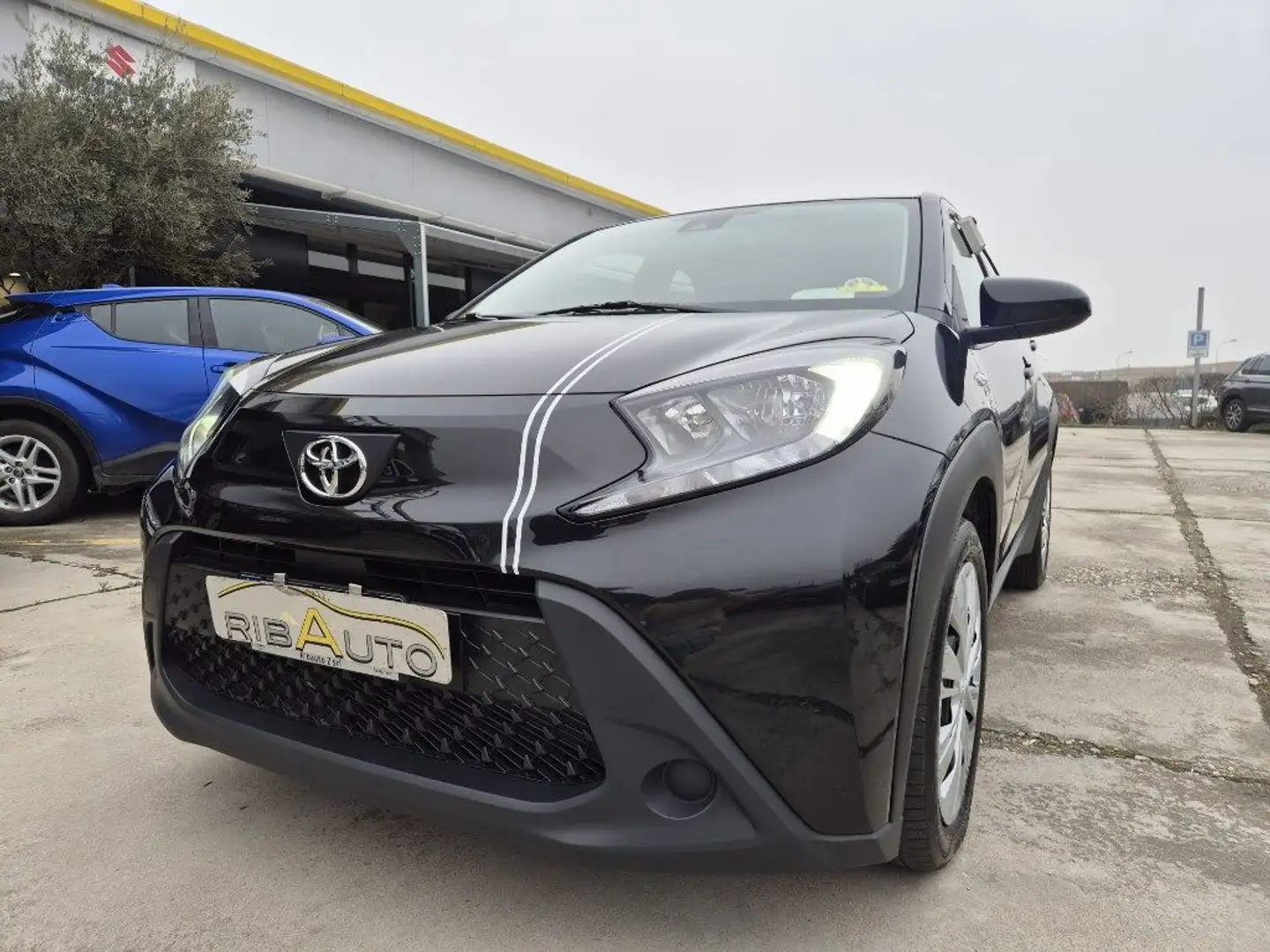 Toyota Aygo X 1.0 VVT-i 72 CV 5 porte Active Nero - 1