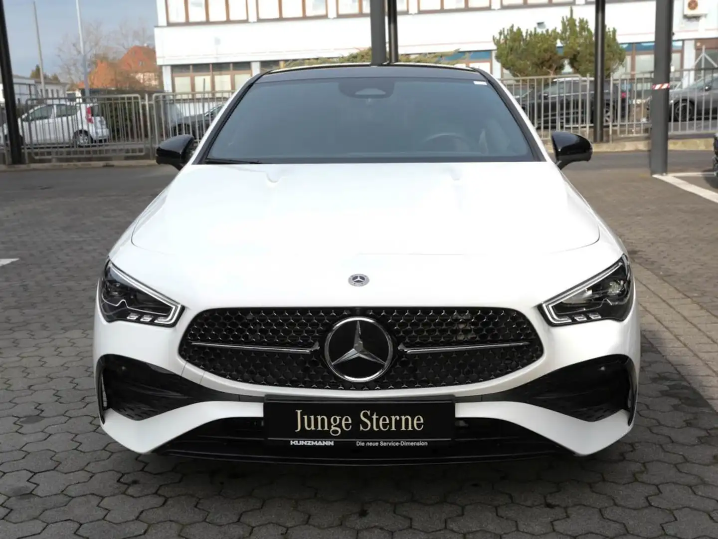 Mercedes-Benz CLA 200 SB AMG Night Panorama Distronic 360° Weiß - 2