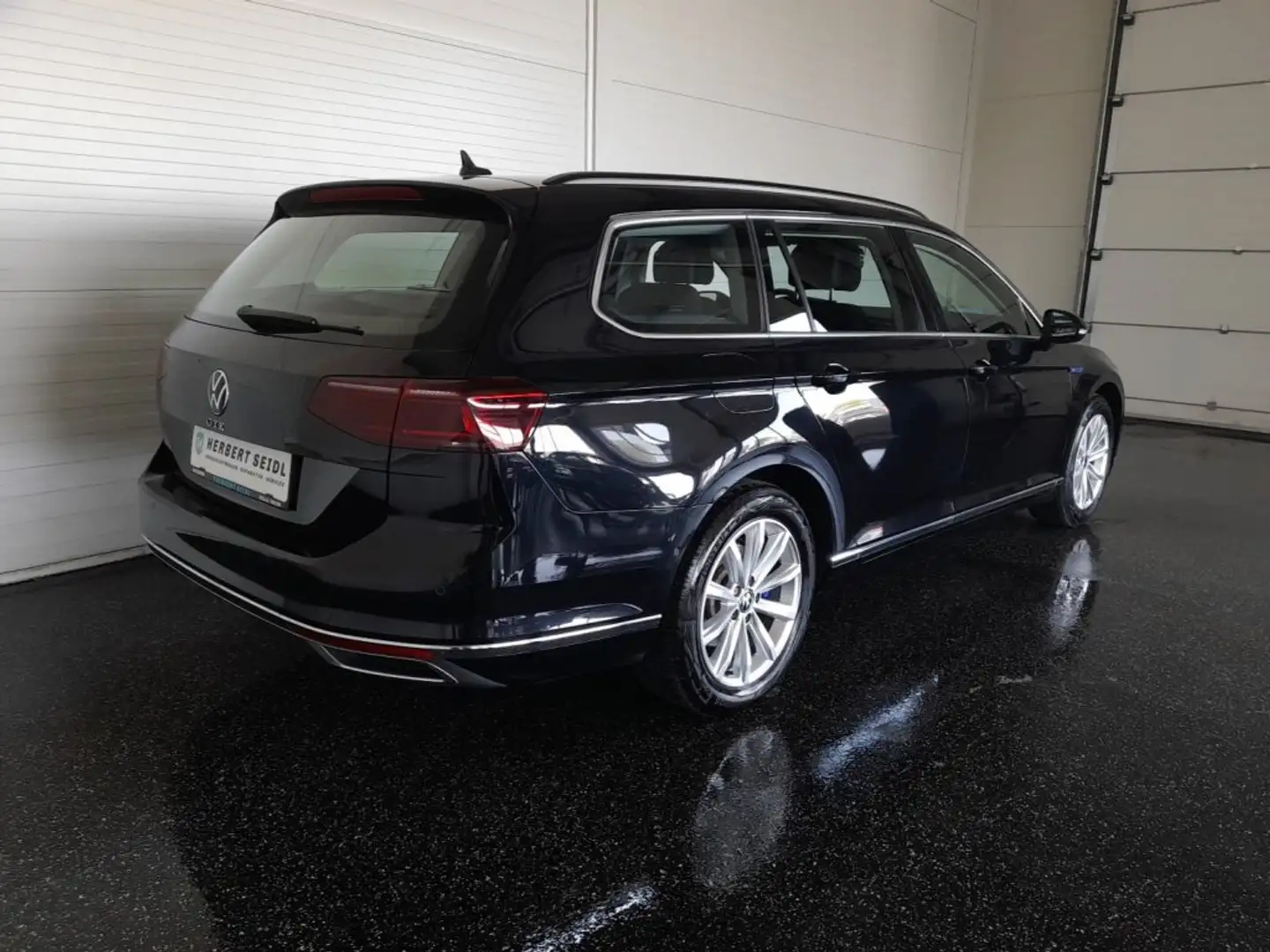 Volkswagen Passat Variant GTE PHEV DSG *MATRIX-LED / 17 ZOLL / NAVI / ACC / KAMERA / SPORT MASSAGESITZ / E-KLAPPE / KEYLESS* Schwarz - 2