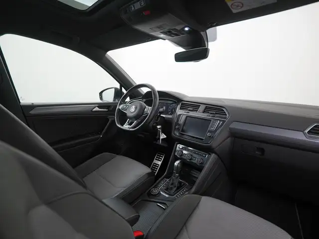 Volkswagen Tiguan view 2