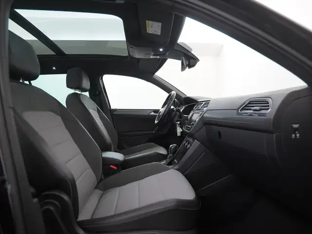Volkswagen Tiguan view 3