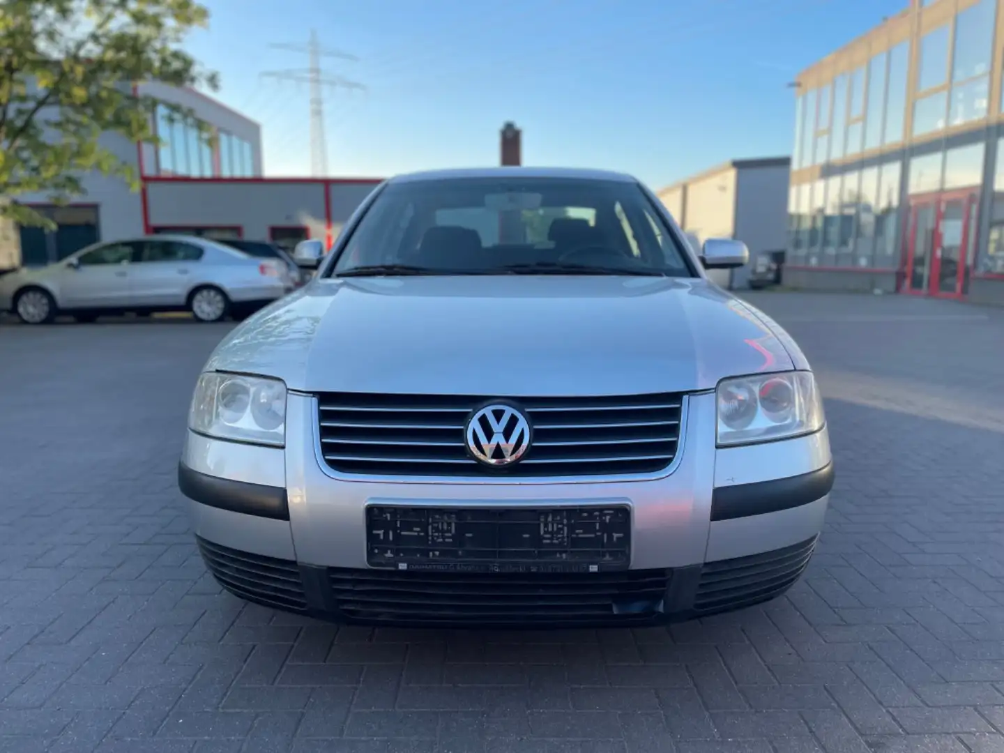 Volkswagen Passat Lim. Comfortline TÜV/KLIMA/GUT ERHALTEN Argent - 2