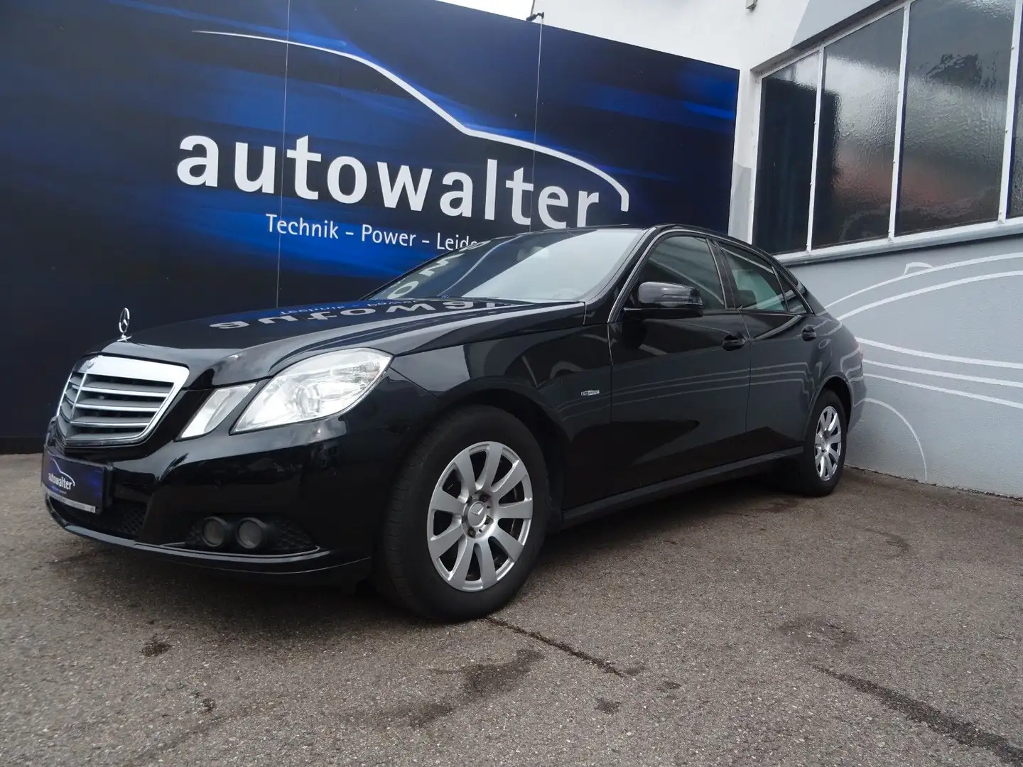 Mercedes-Benz E 220 E -Klasse Lim. E 220 CDI BlueEfficiency Black - 2