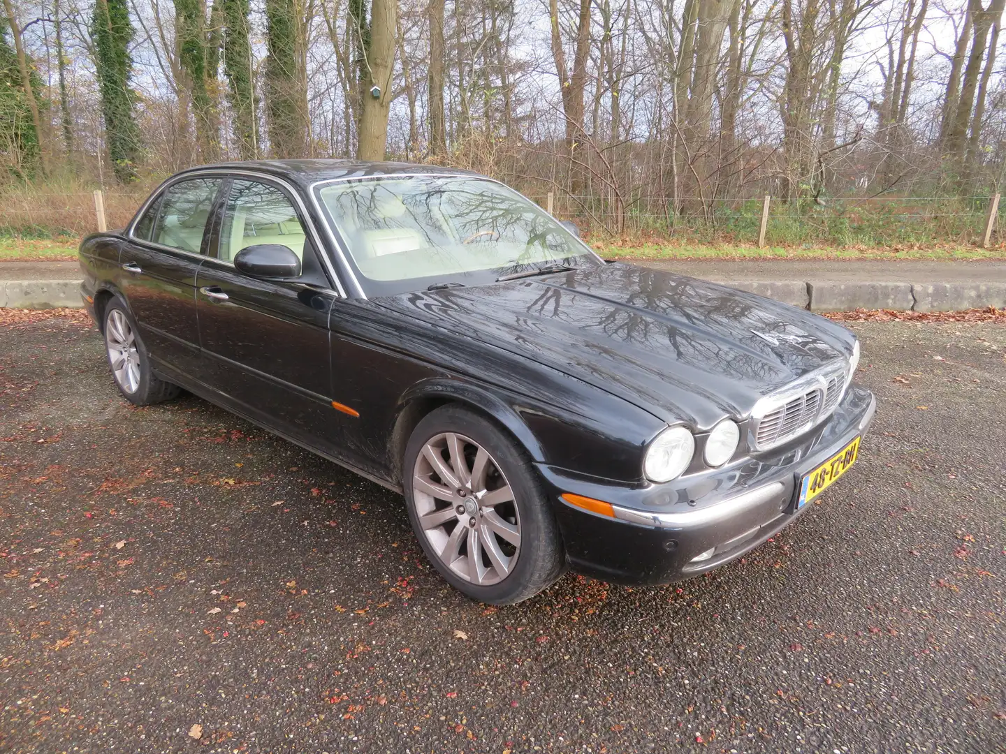 Jaguar XJ 4.2 V8 Executive Černá - 1