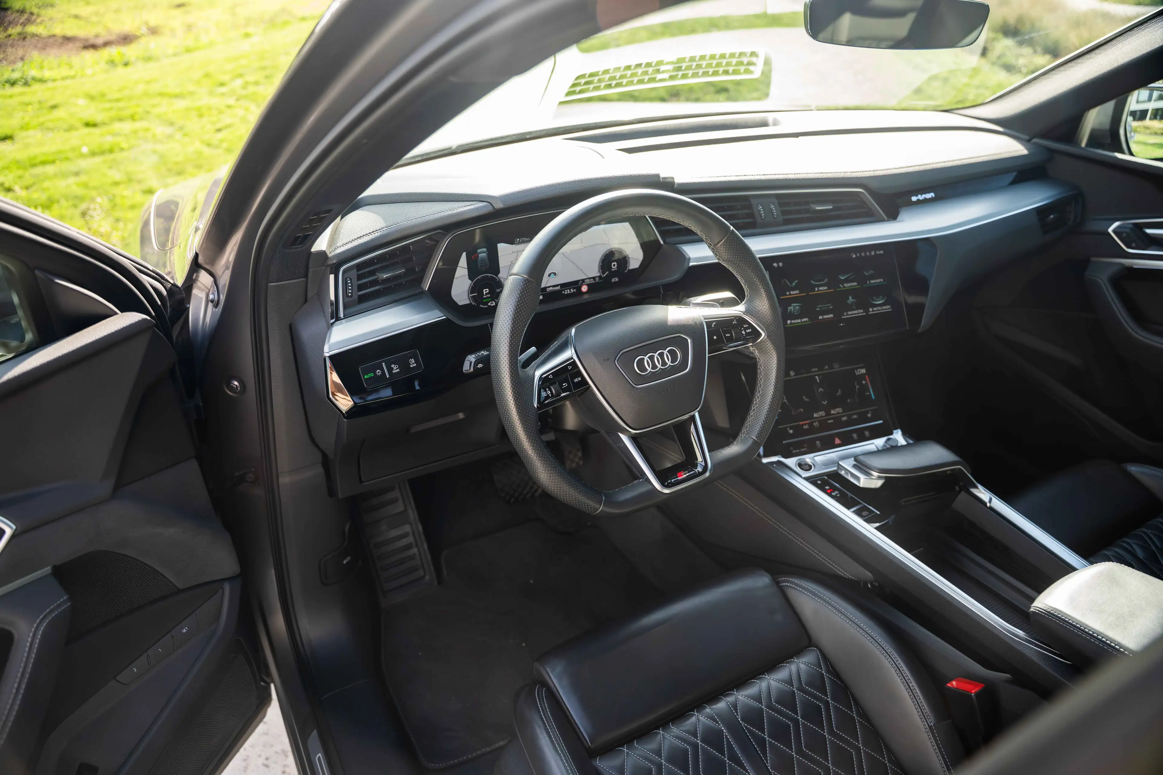 Audi e-tron E-TRON 55 SPORTBACK*QUATTRO*RS SEATS*PANO*LED*CAMERA* — photo 20