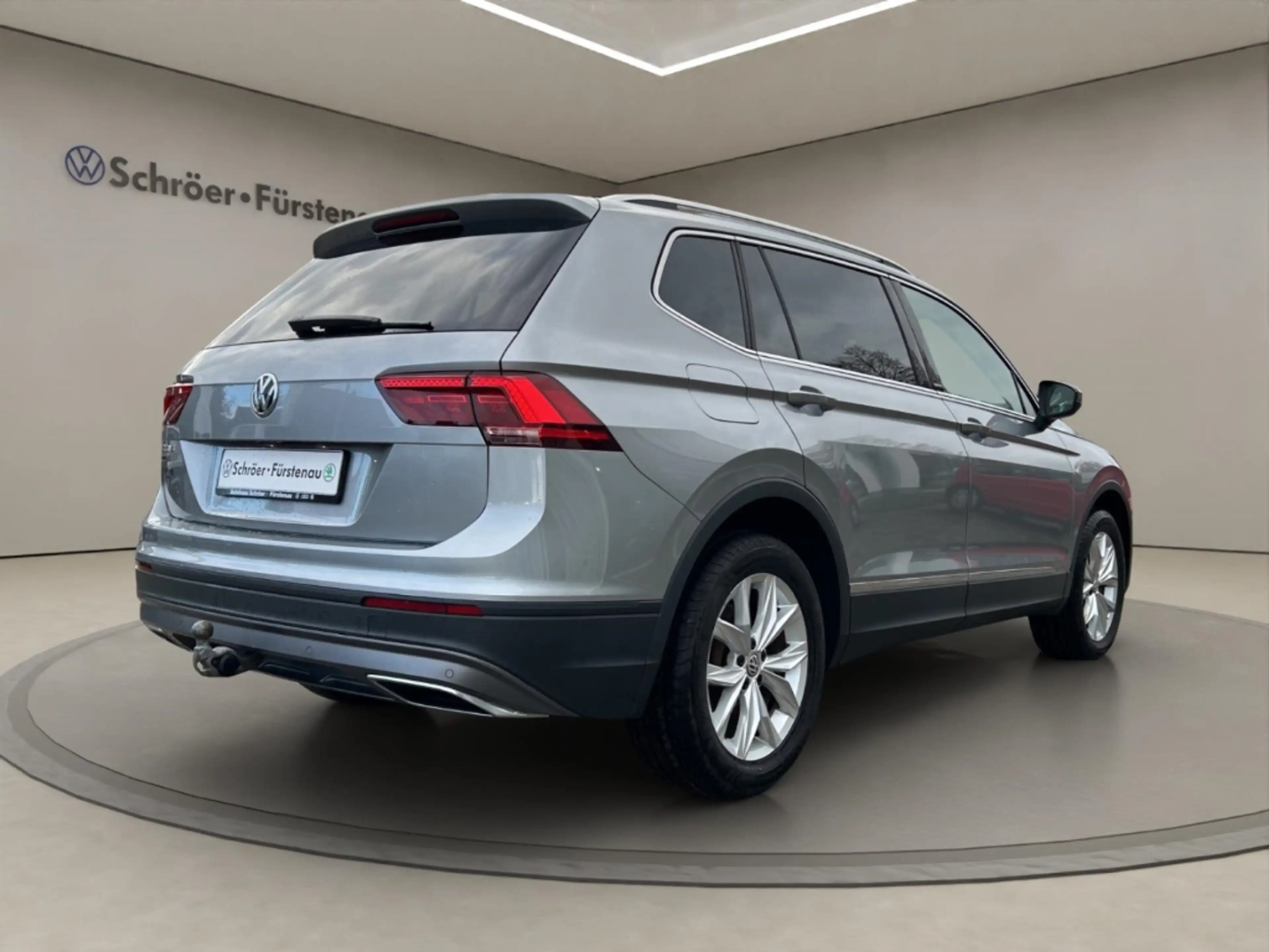 Volkswagen Tiguan Allspace 2.0 TDI DSG (LED/ACC/AHK/Standheizung) — photo 6