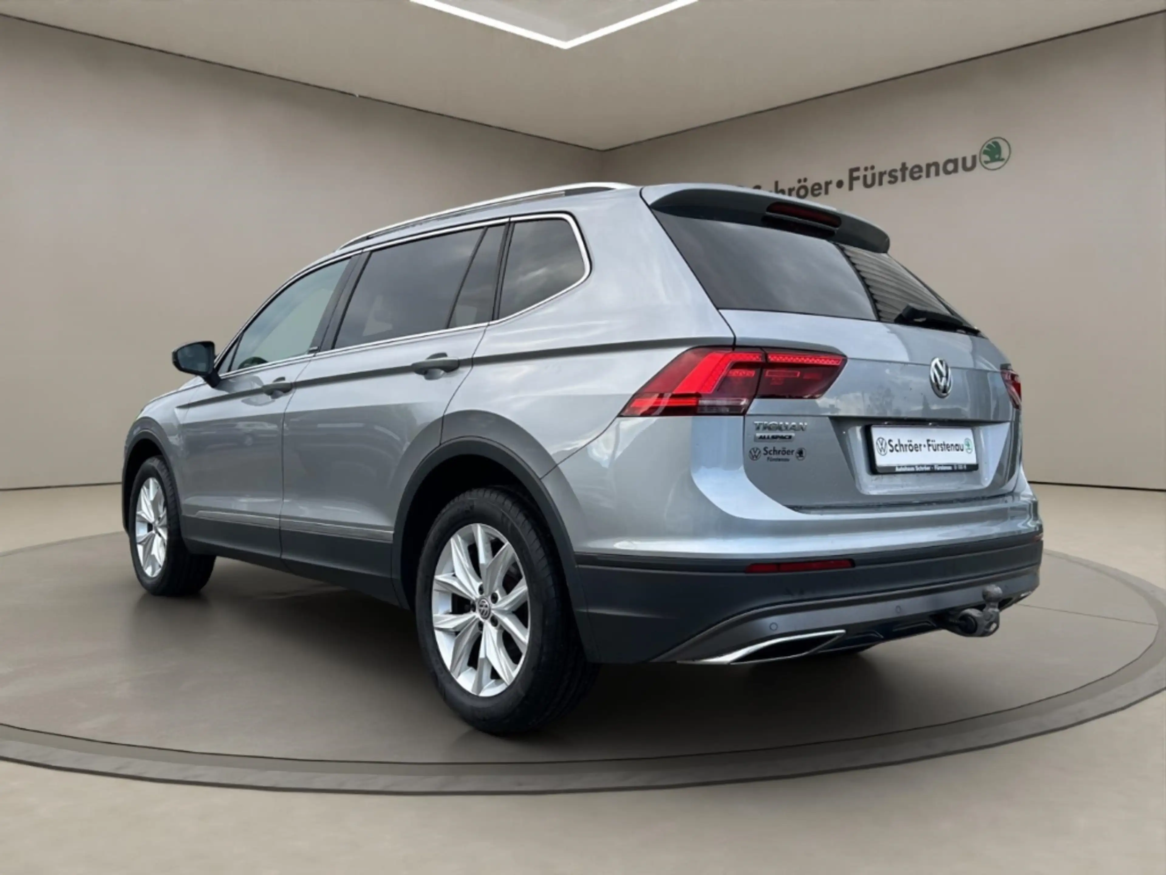 Volkswagen Tiguan Allspace 2.0 TDI DSG (LED/ACC/AHK/Standheizung) — photo 4