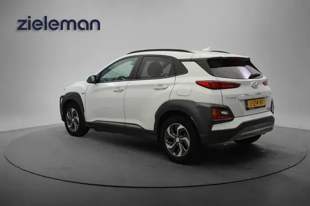 Hyundai Kona view 3