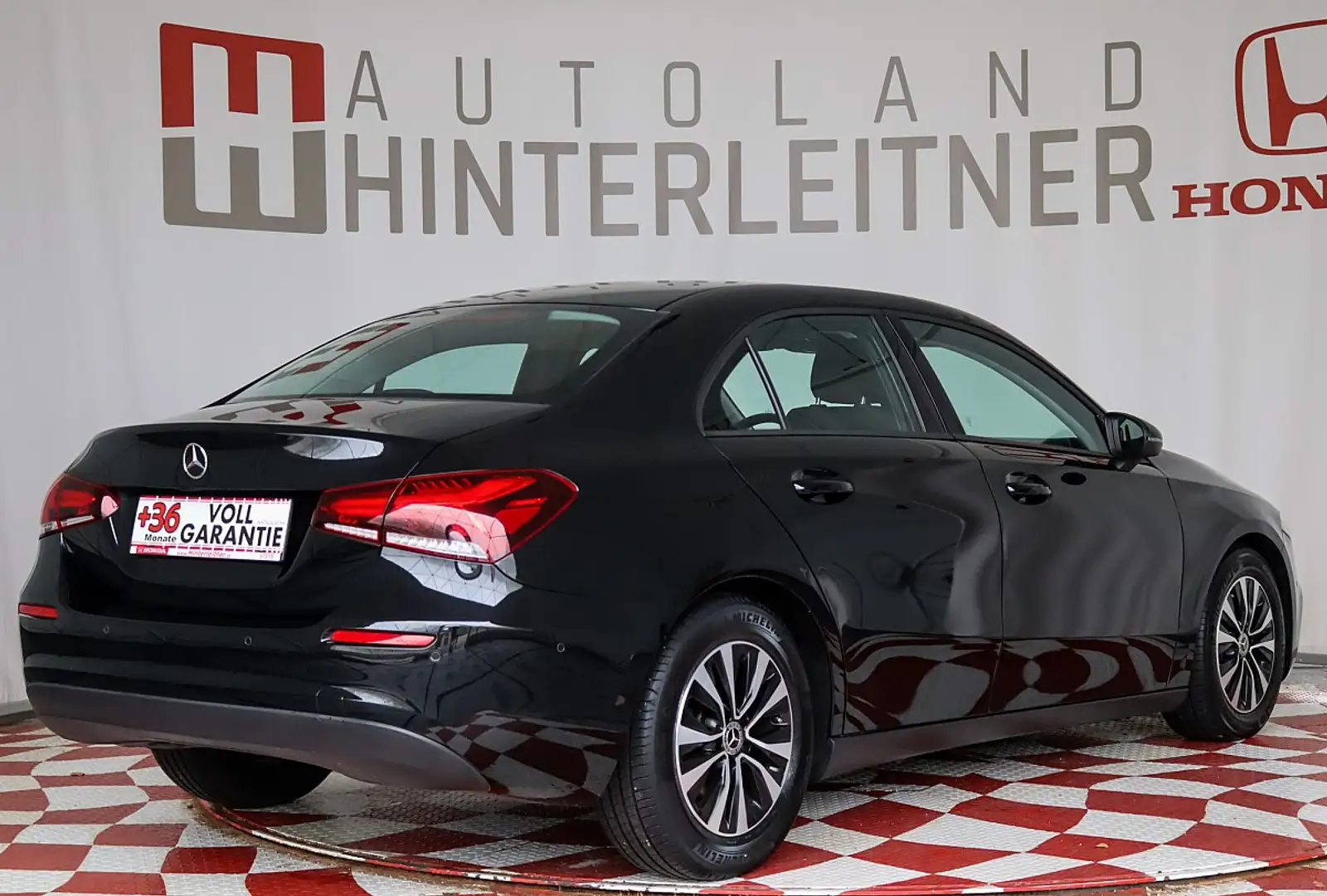 Mercedes-Benz A 180 d Limousine Aut. / LED / NAVI / KAMERA Schwarz - 2