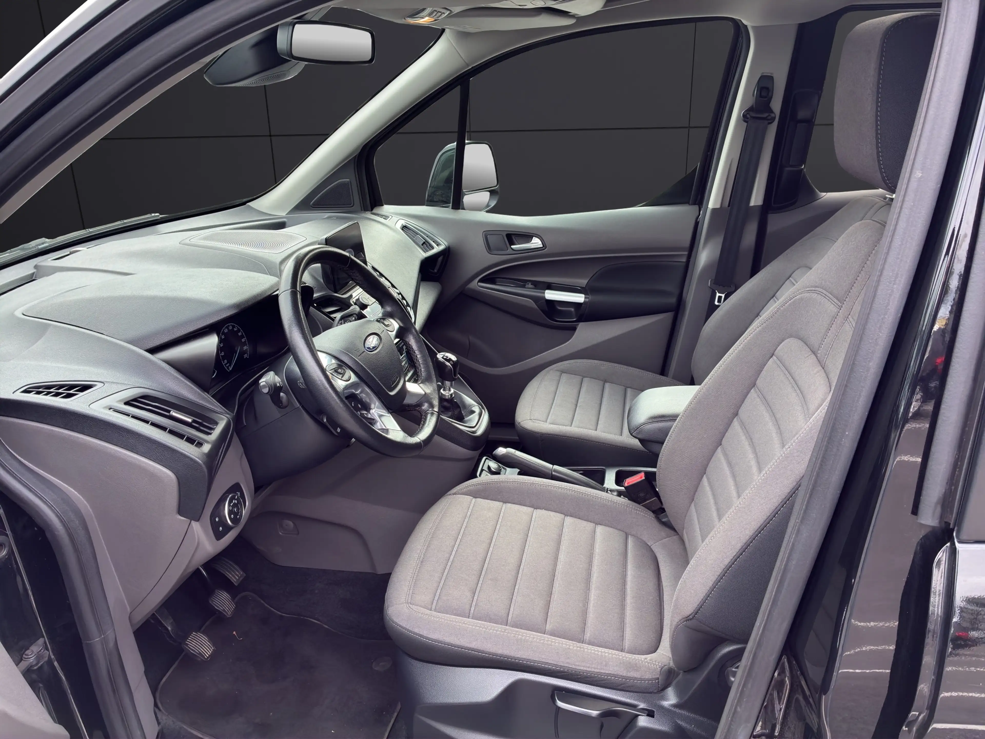 Ford Tourneo Connect 1.5TDCi Grand Titanium S/S EcoBlue — photo 9