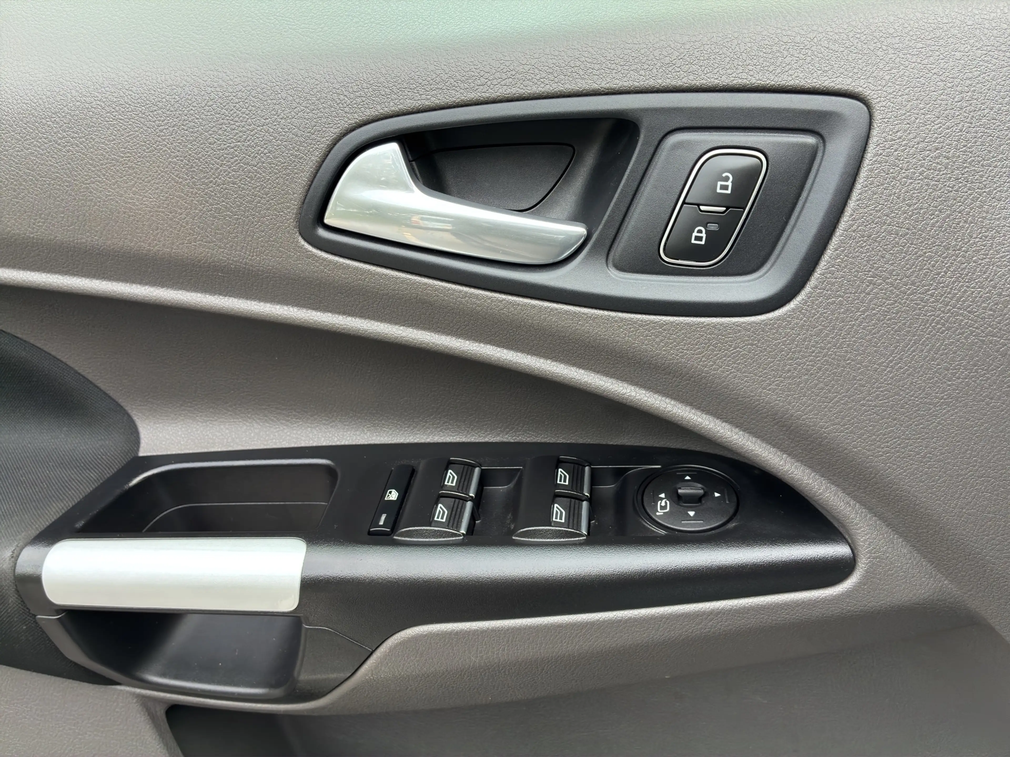 Ford Tourneo Connect 1.5TDCi Grand Titanium S/S EcoBlue — photo 12