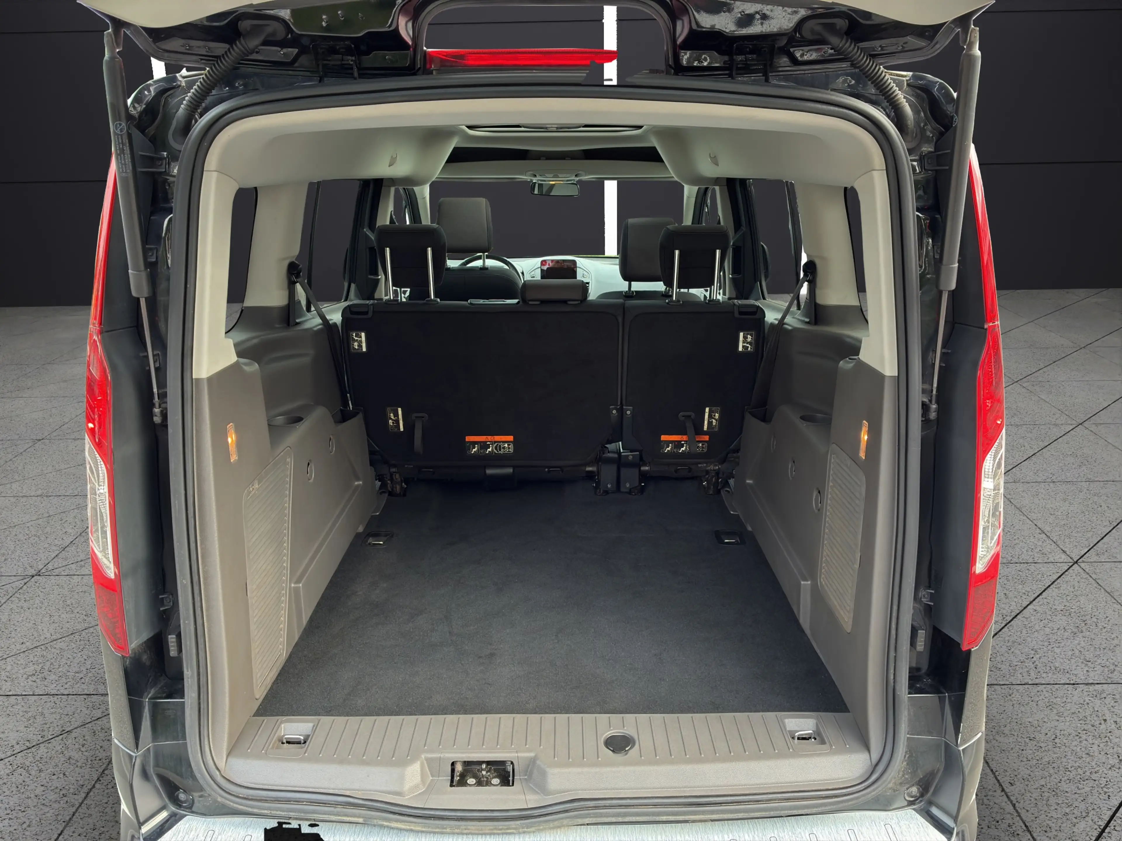 Ford Tourneo Connect 1.5TDCi Grand Titanium S/S EcoBlue — photo 14