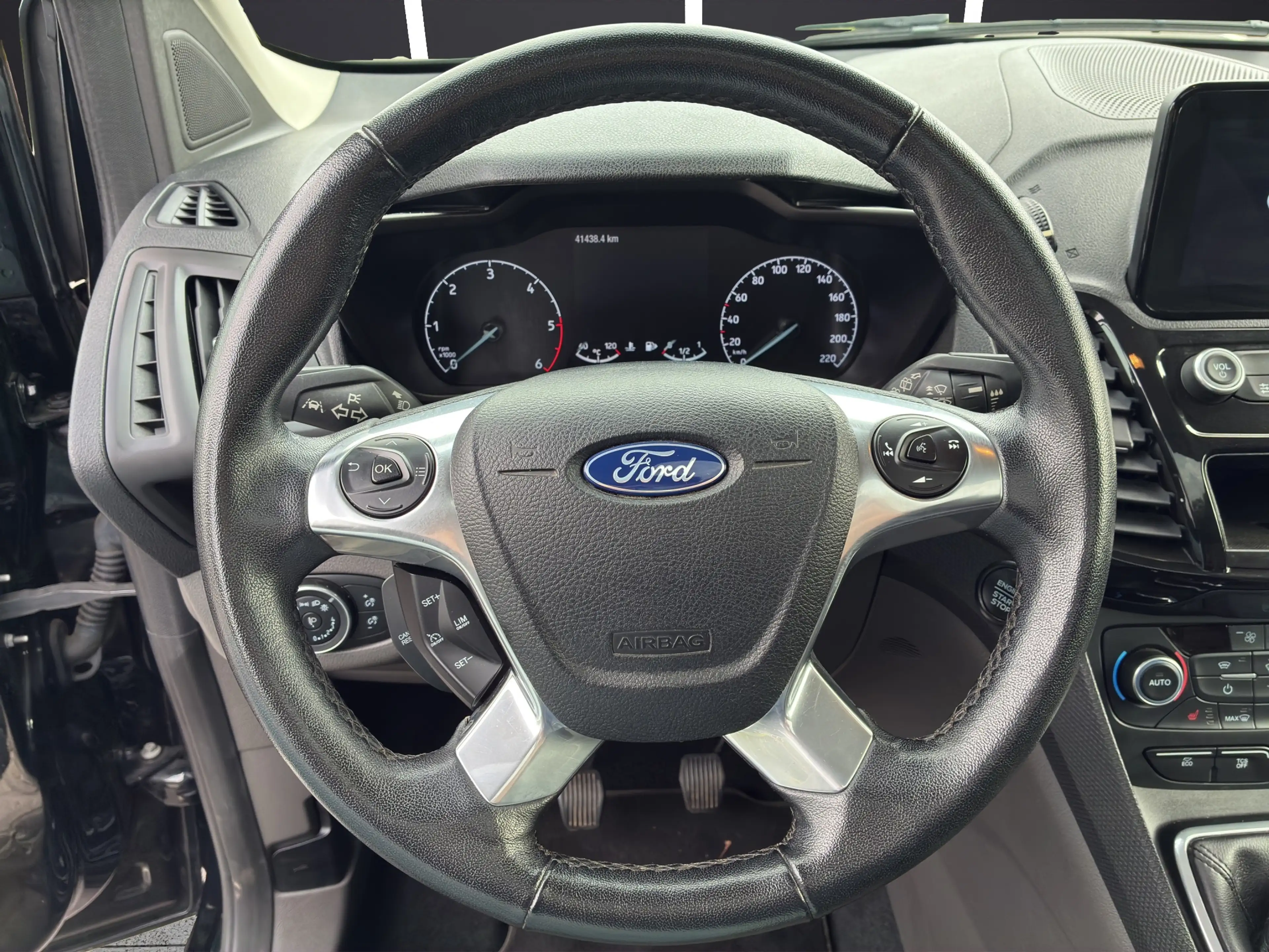 Ford Tourneo Connect 1.5TDCi Grand Titanium S/S EcoBlue — photo 10