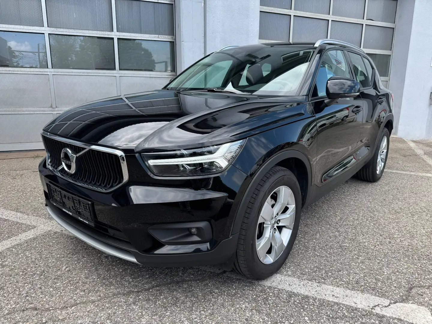 Volvo XC40 Momentum Pro 2WD/Erstbesitz/CarPlay Schwarz - 2