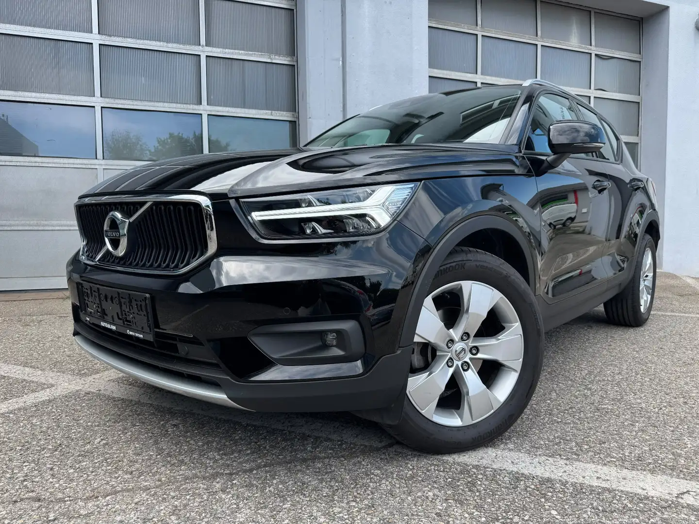 Volvo XC40 Momentum Pro 2WD/Erstbesitz/CarPlay Schwarz - 1