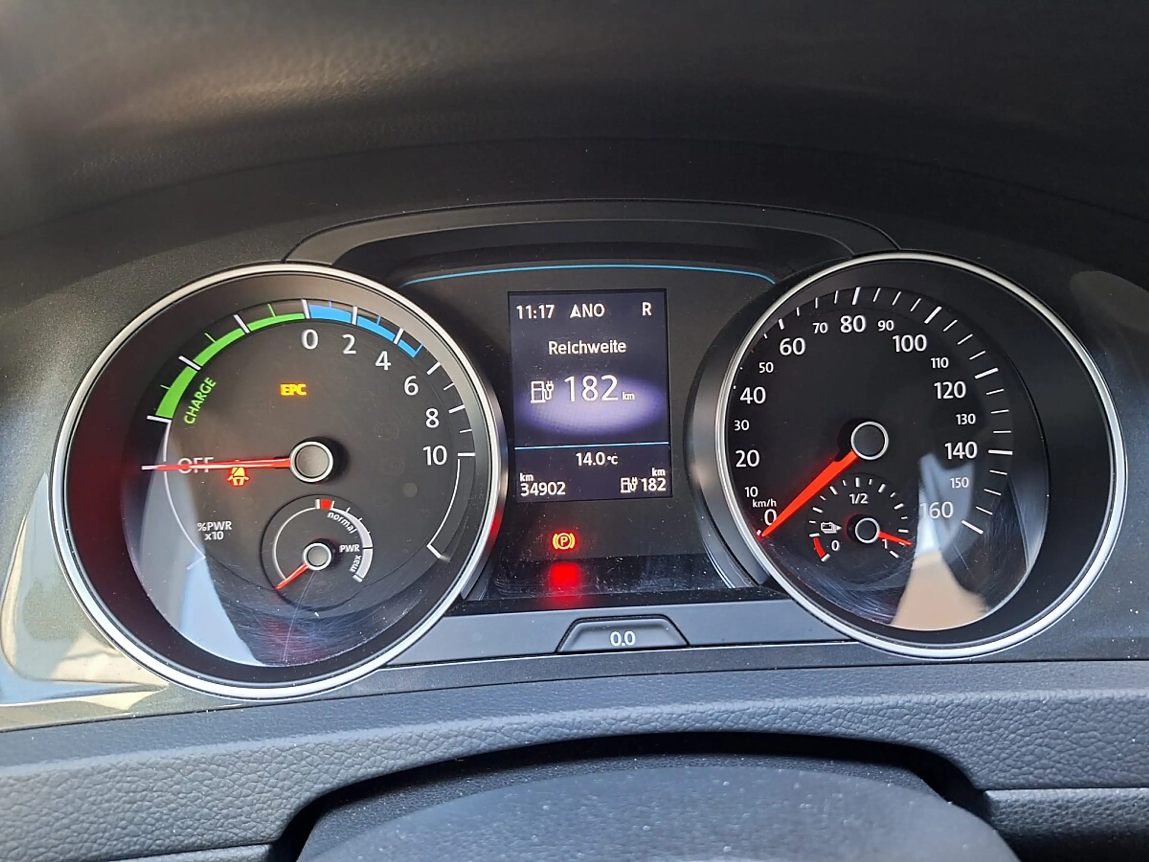Volkswagen e-Golf E-Golf — photo 12