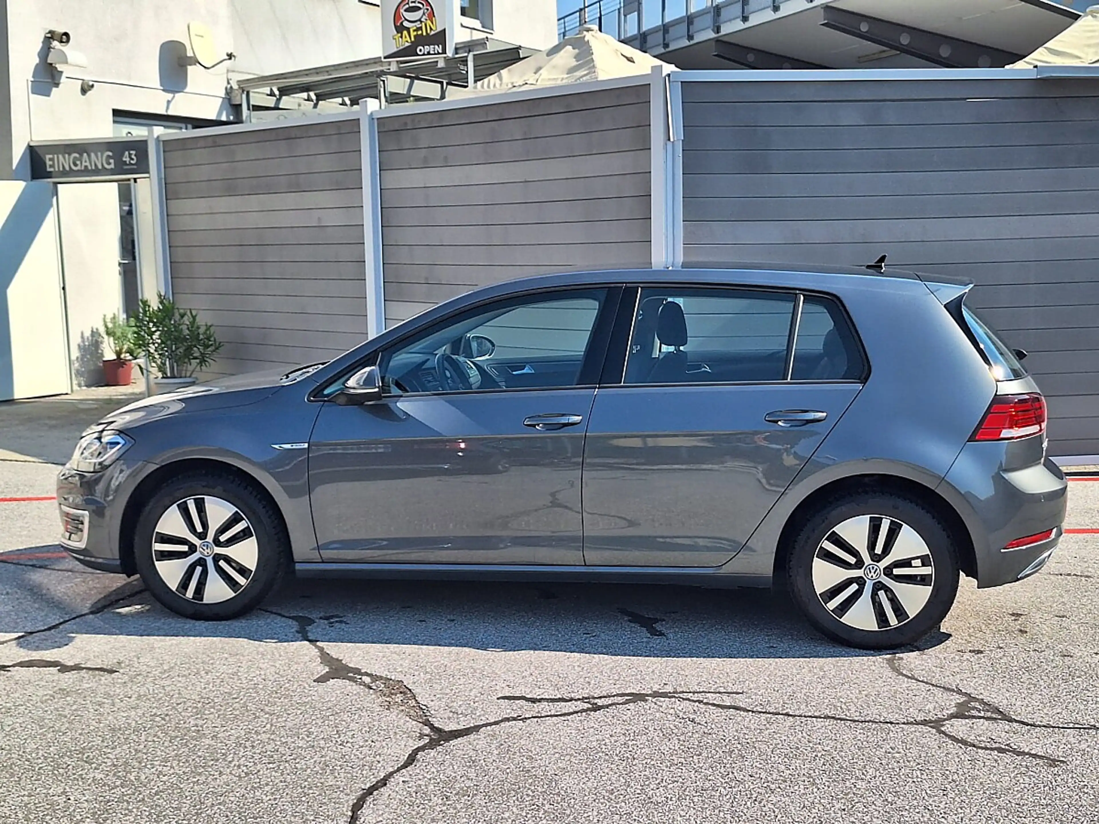 Volkswagen e-Golf E-Golf — photo 7
