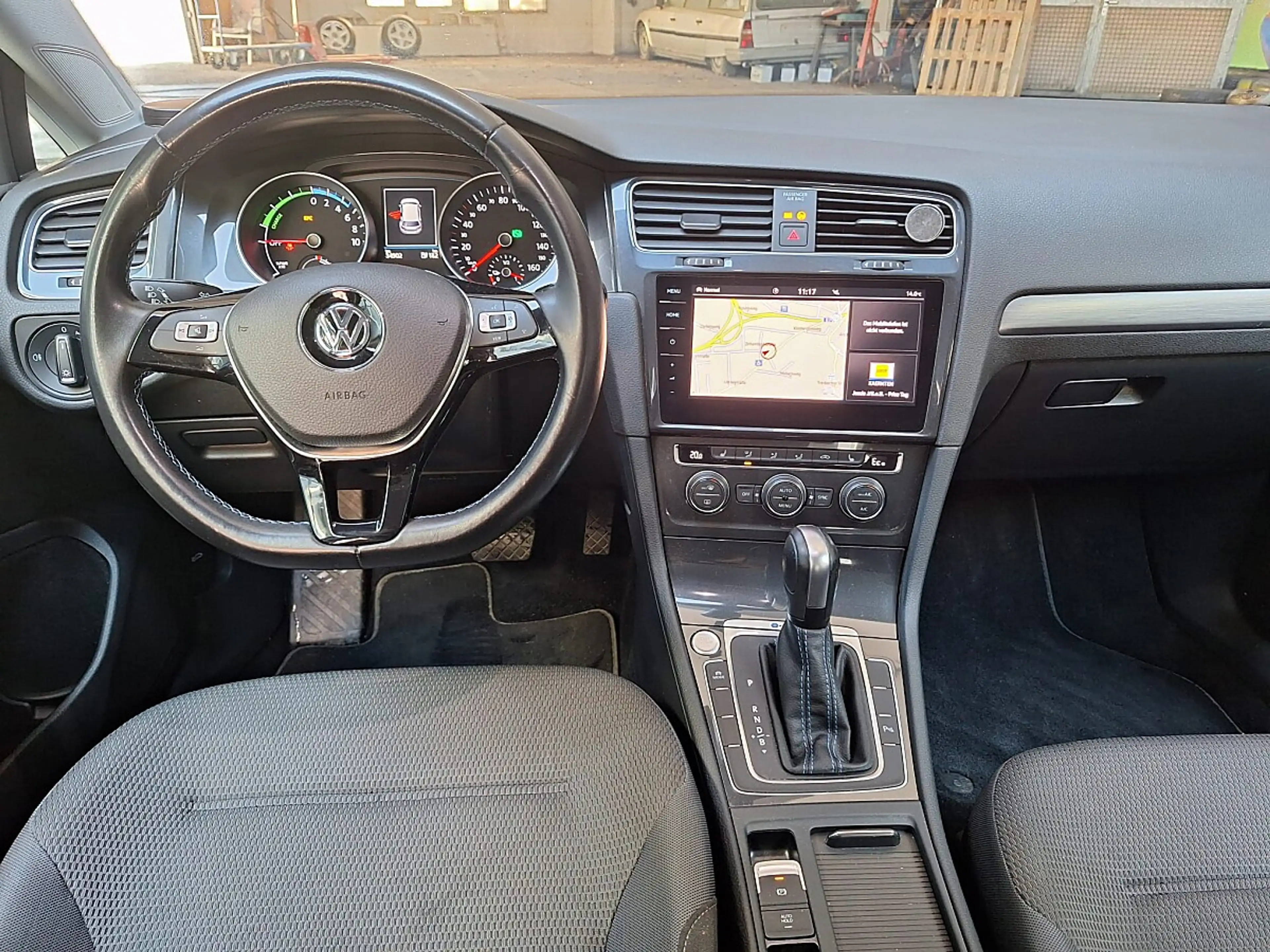 Volkswagen e-Golf E-Golf — photo 10