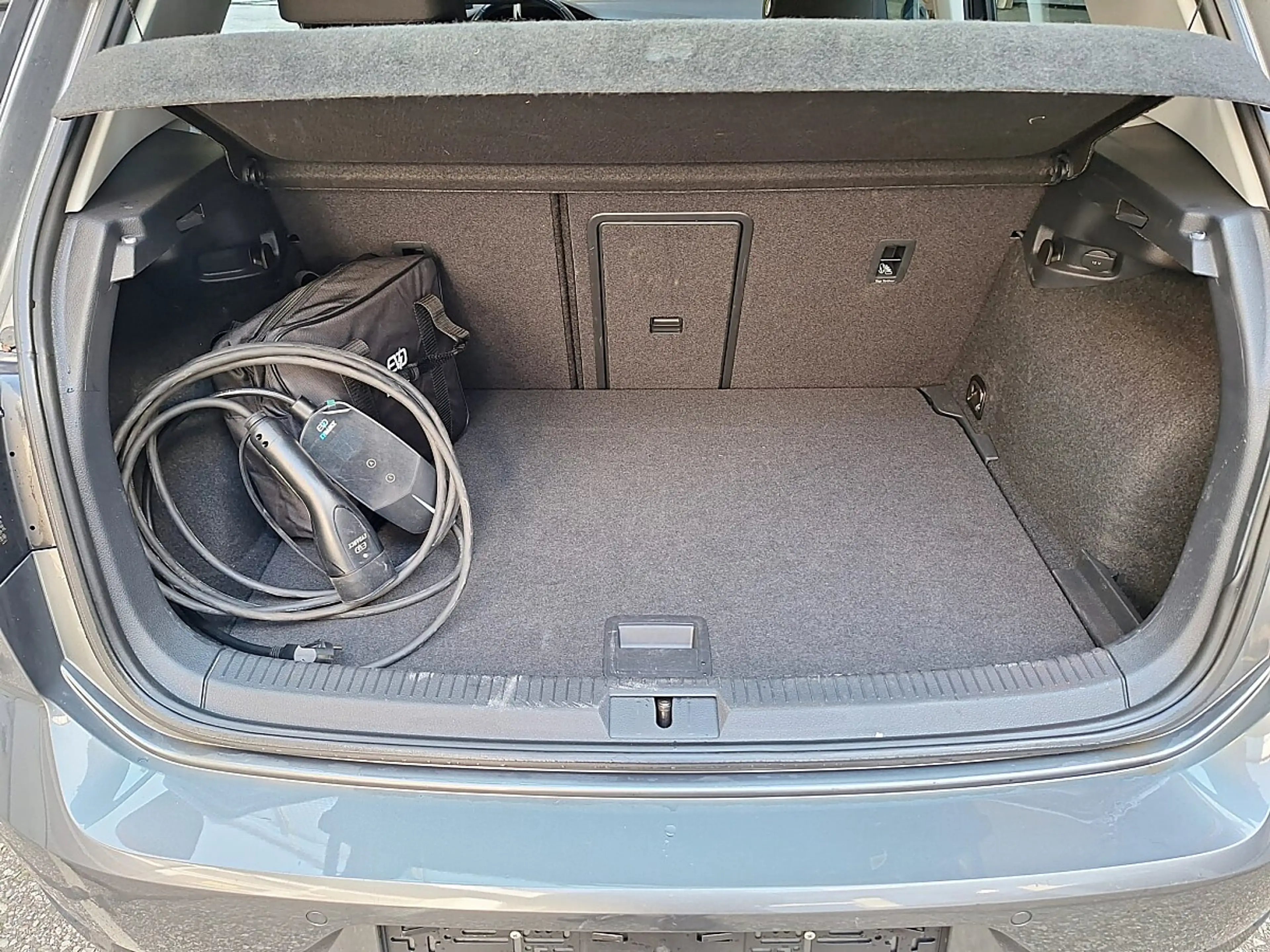 Volkswagen e-Golf E-Golf — photo 4