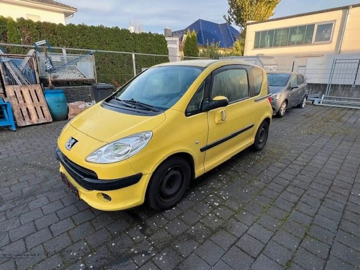 Peugeot 1007 Filou Gelb - 1