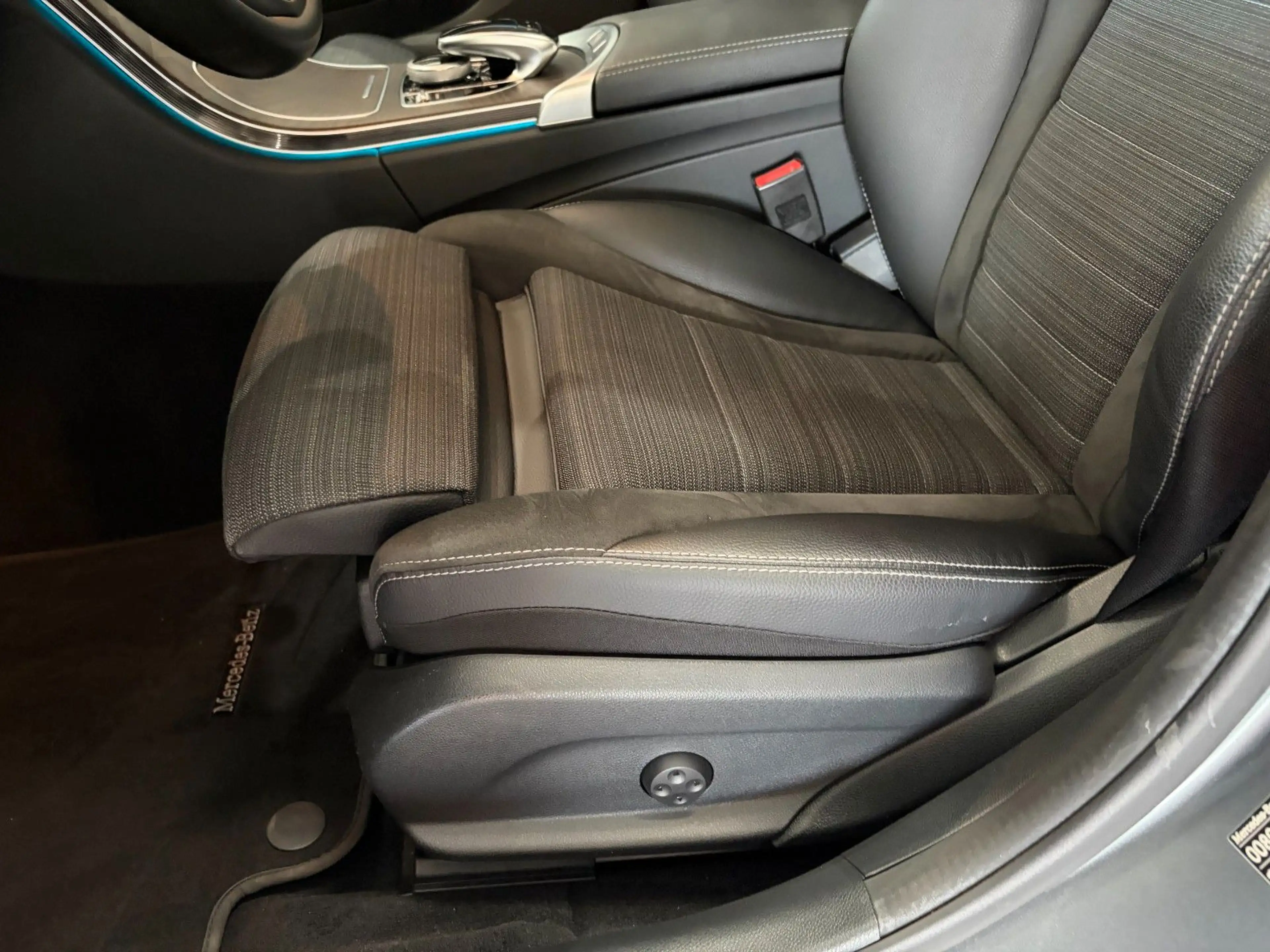 Mercedes-Benz C 200 *Exclusive*Distronic*Burmester*LED*AHK*Ambi — photo 27