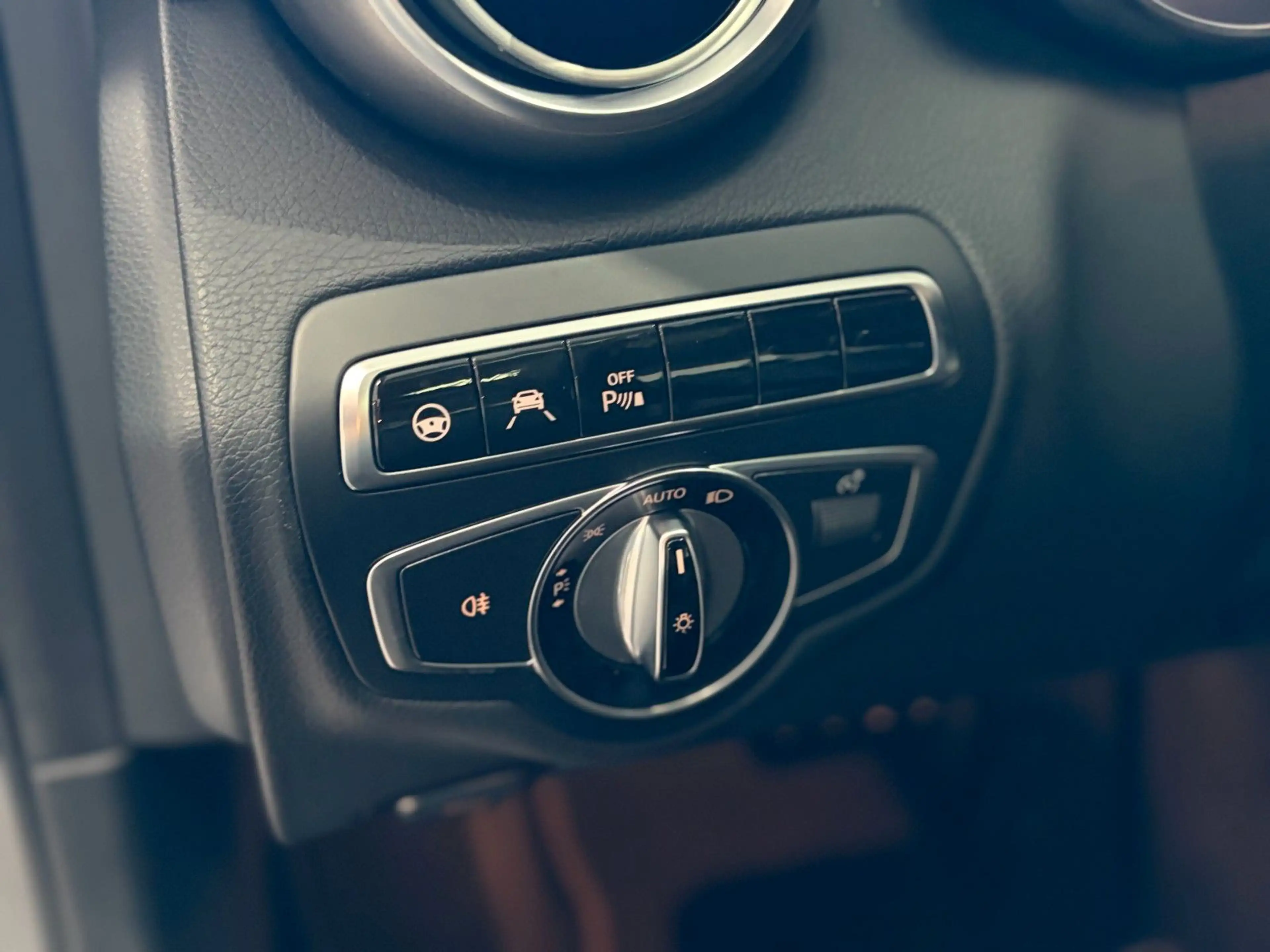 Mercedes-Benz C 200 *Exclusive*Distronic*Burmester*LED*AHK*Ambi — photo 32