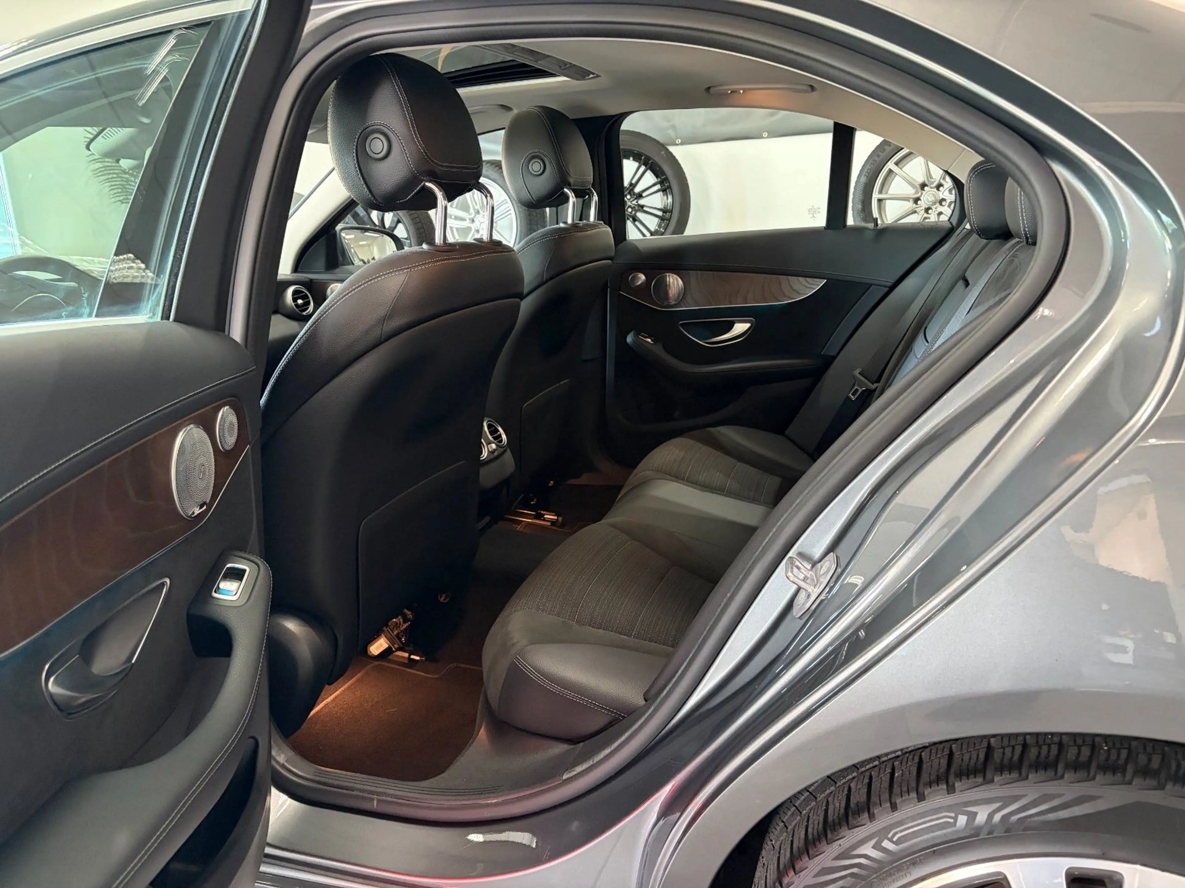 Mercedes-Benz C 200 *Exclusive*Distronic*Burmester*LED*AHK*Ambi — photo 30