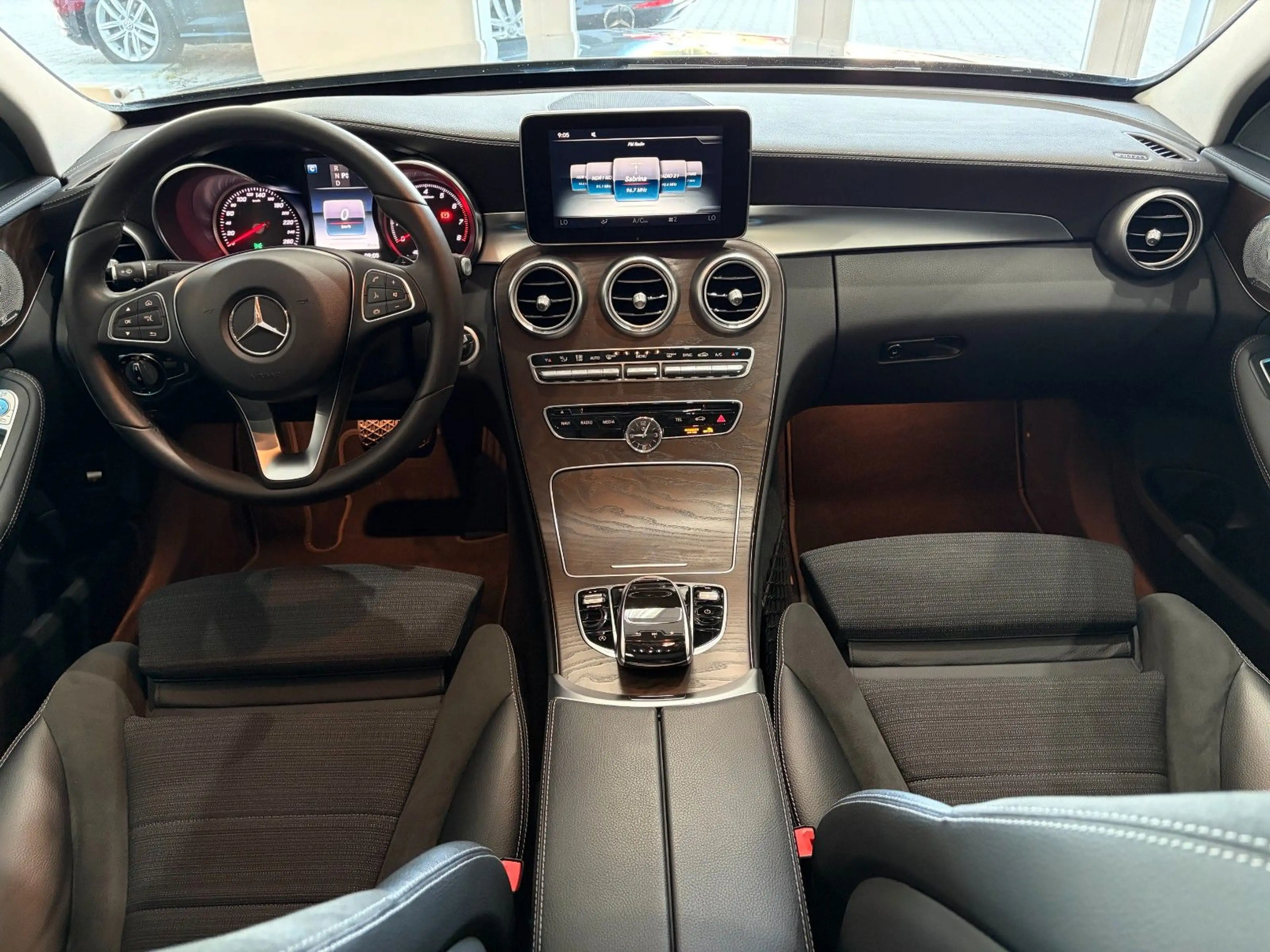 Mercedes-Benz C 200 *Exclusive*Distronic*Burmester*LED*AHK*Ambi — photo 16