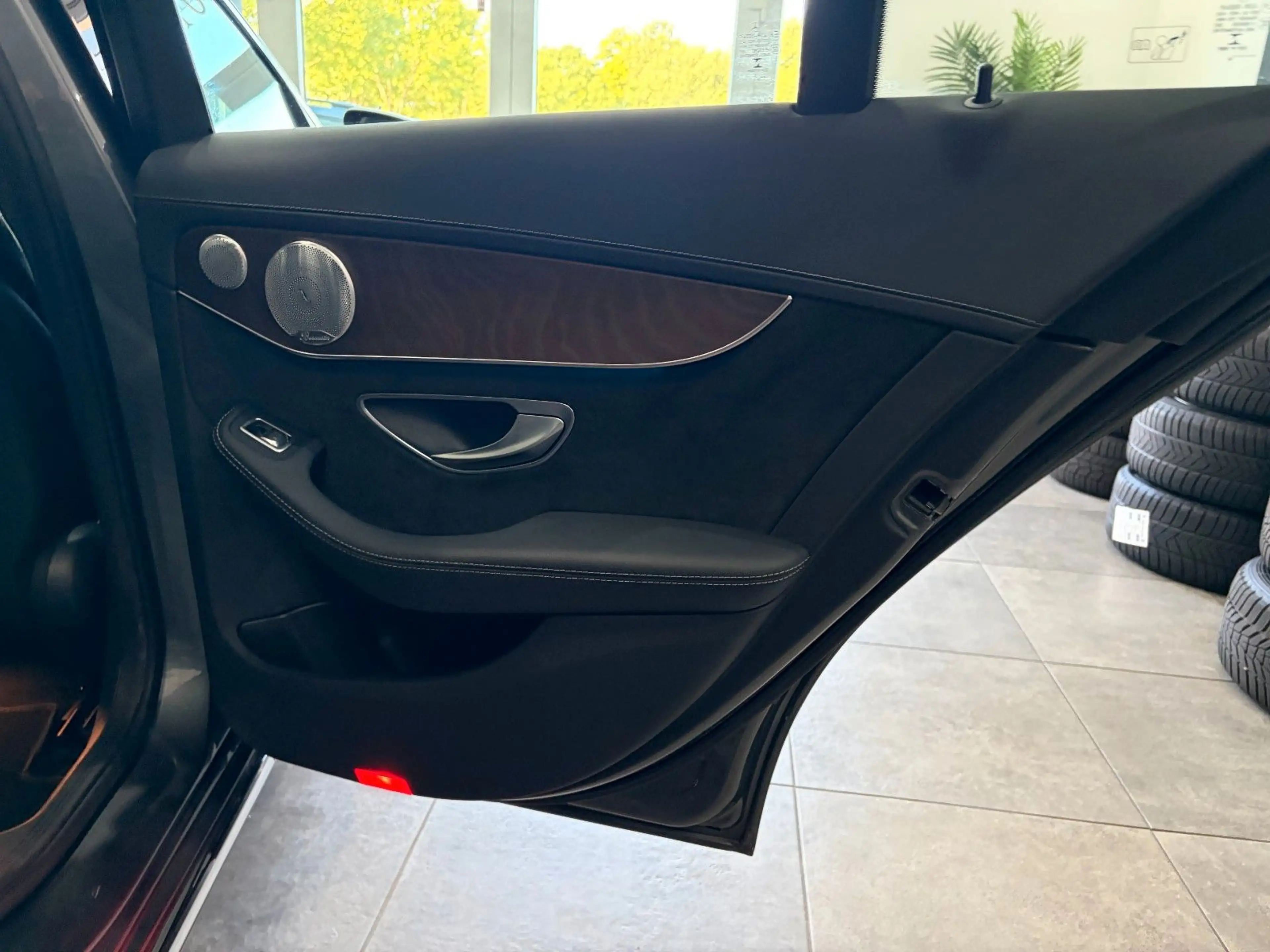 Mercedes-Benz C 200 *Exclusive*Distronic*Burmester*LED*AHK*Ambi — photo 41