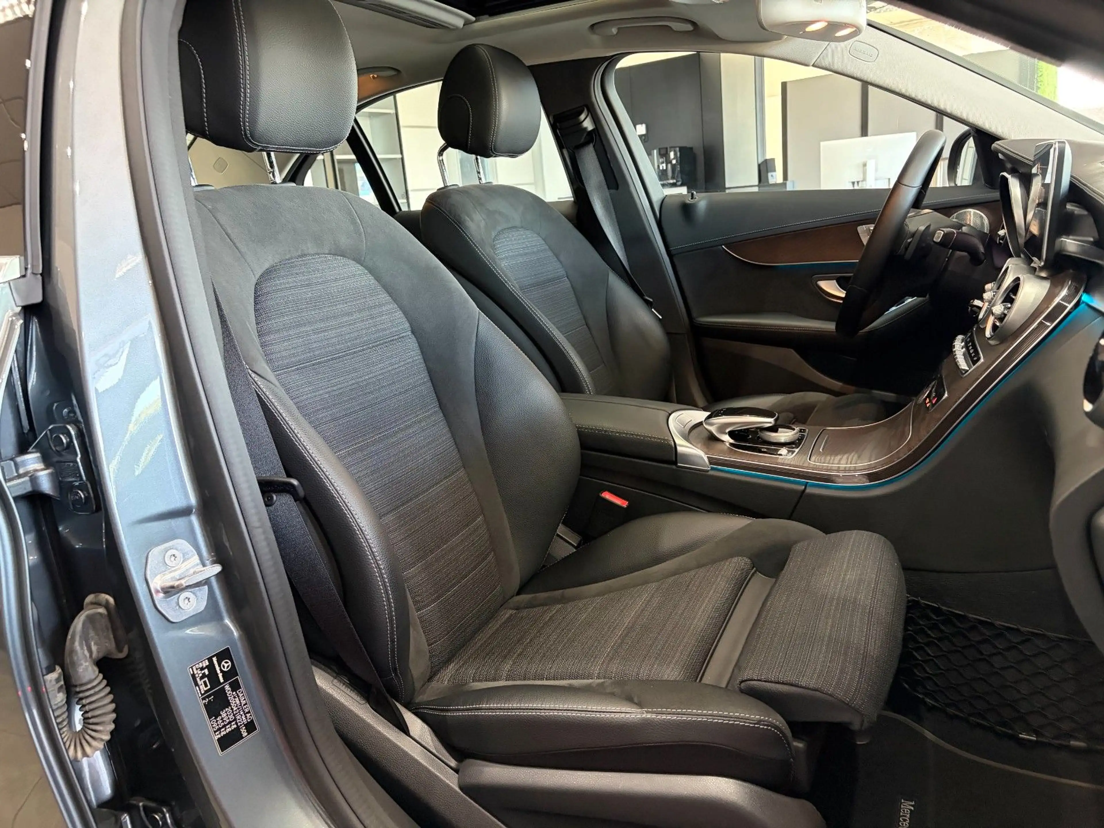 Mercedes-Benz C 200 *Exclusive*Distronic*Burmester*LED*AHK*Ambi — photo 26