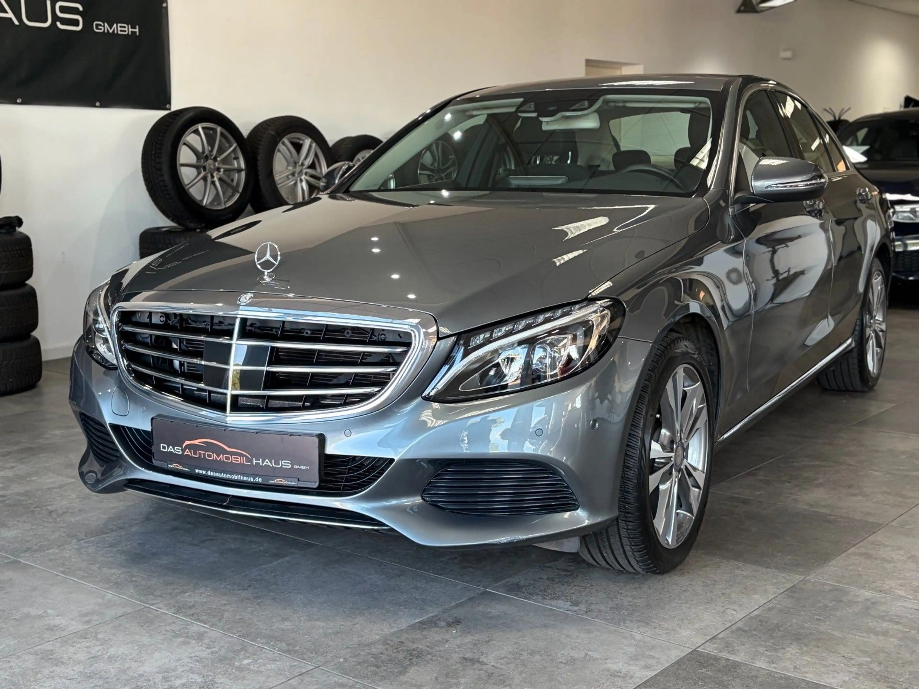 Mercedes-Benz C 200 *Exclusive*Distronic*Burmester*LED*AHK*Ambi