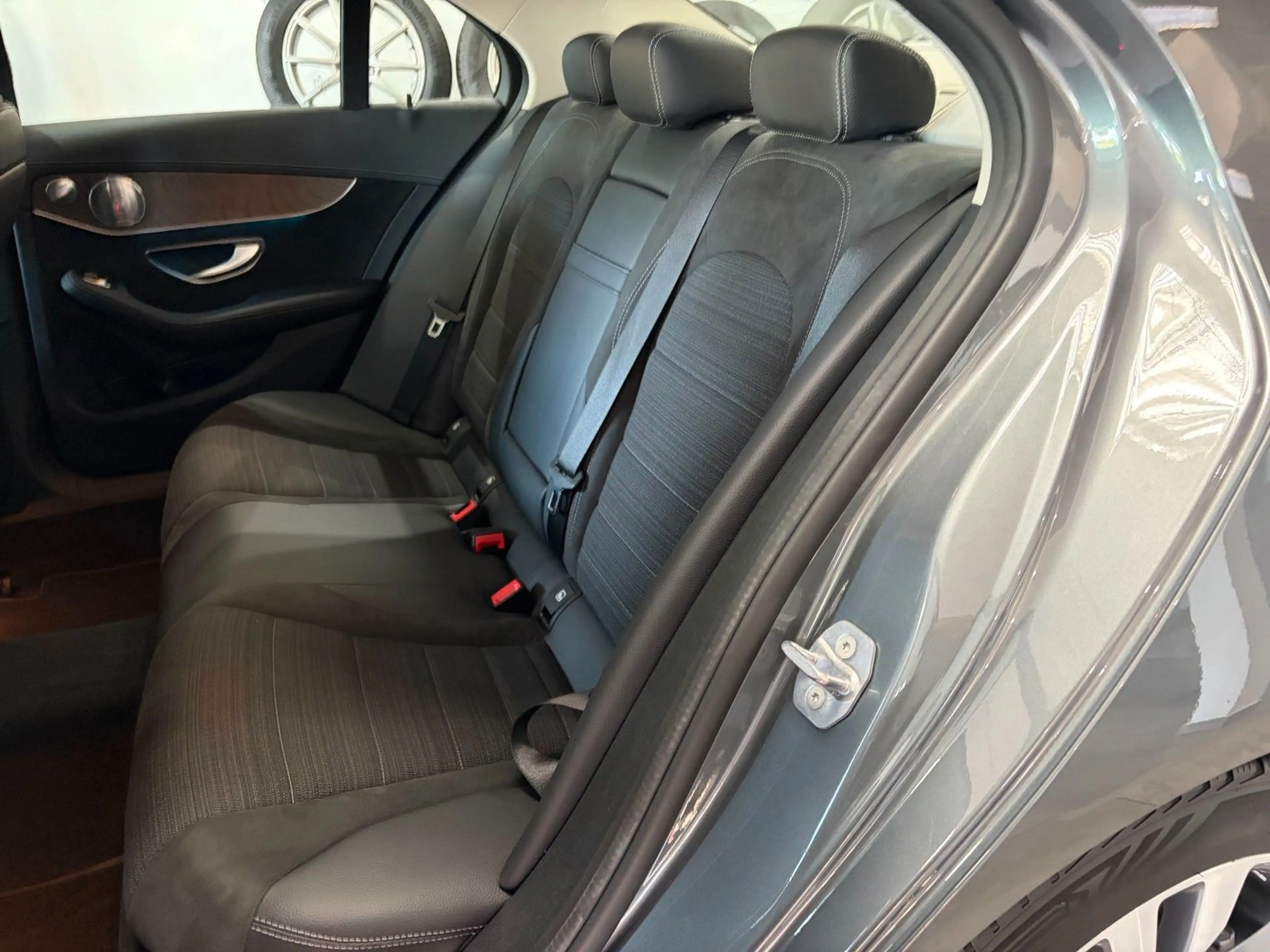 Mercedes-Benz C 200 *Exclusive*Distronic*Burmester*LED*AHK*Ambi — photo 31
