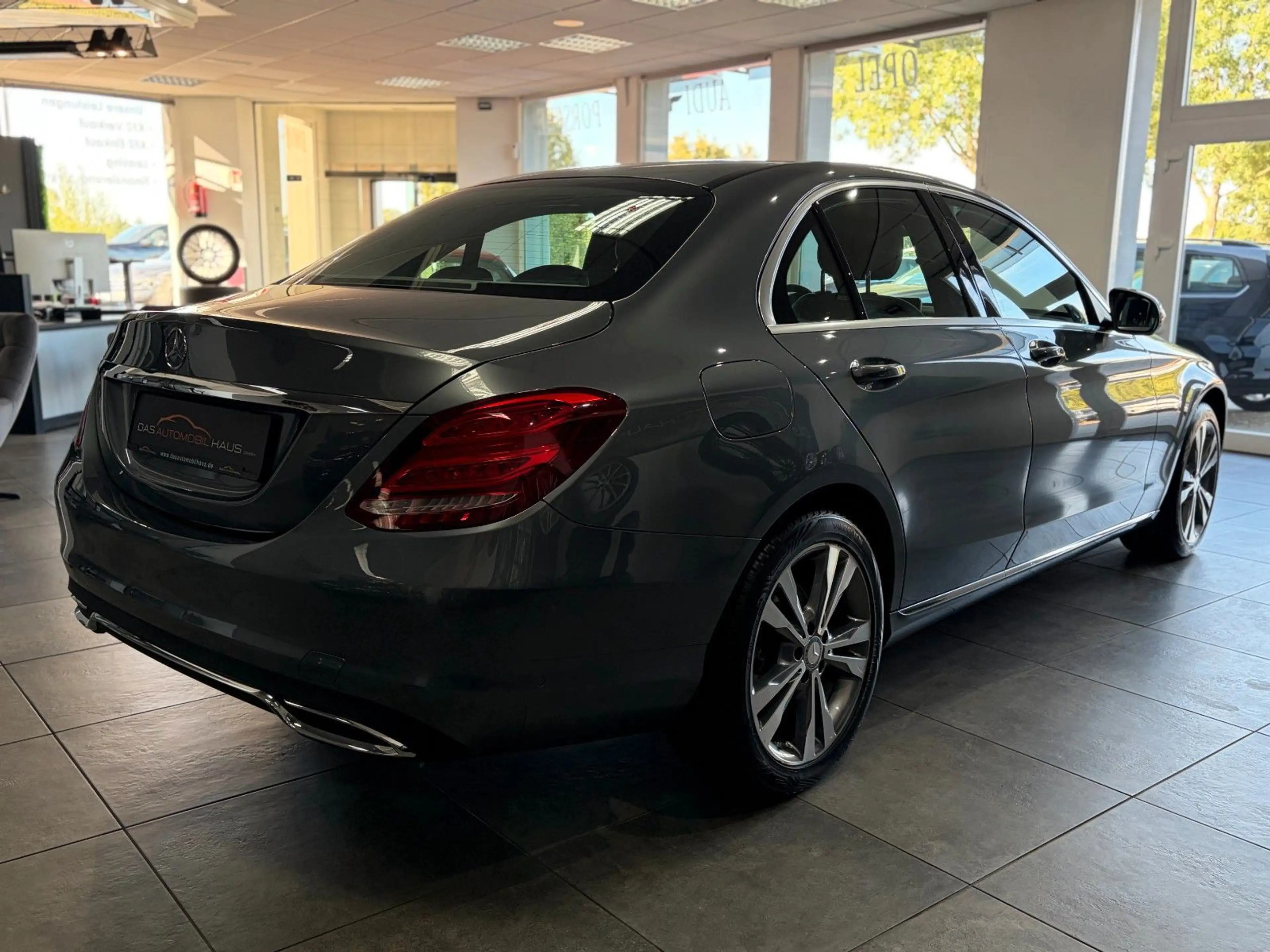 Mercedes-Benz C 200 *Exclusive*Distronic*Burmester*LED*AHK*Ambi — photo 11
