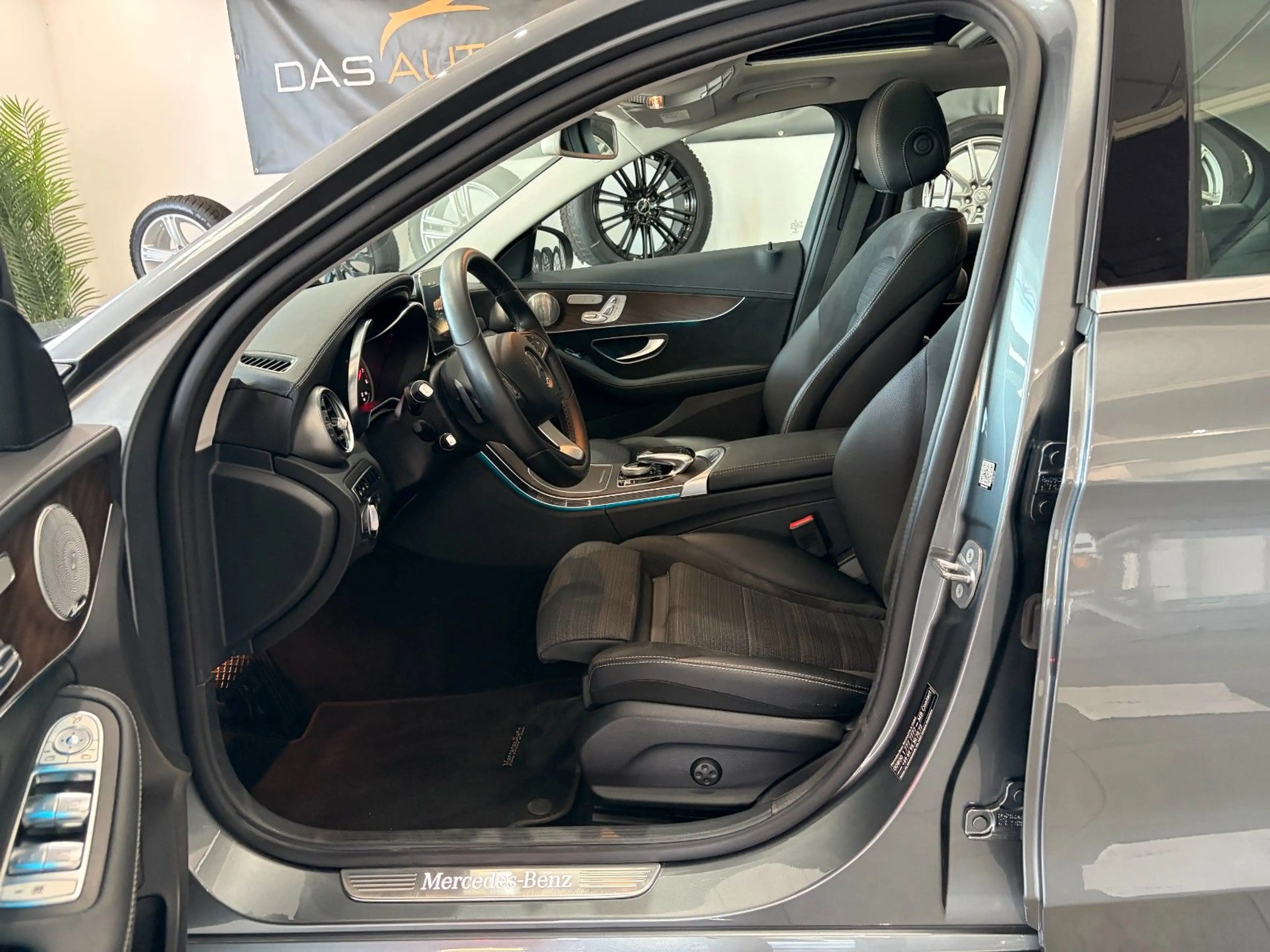 Mercedes-Benz C 200 *Exclusive*Distronic*Burmester*LED*AHK*Ambi — photo 20
