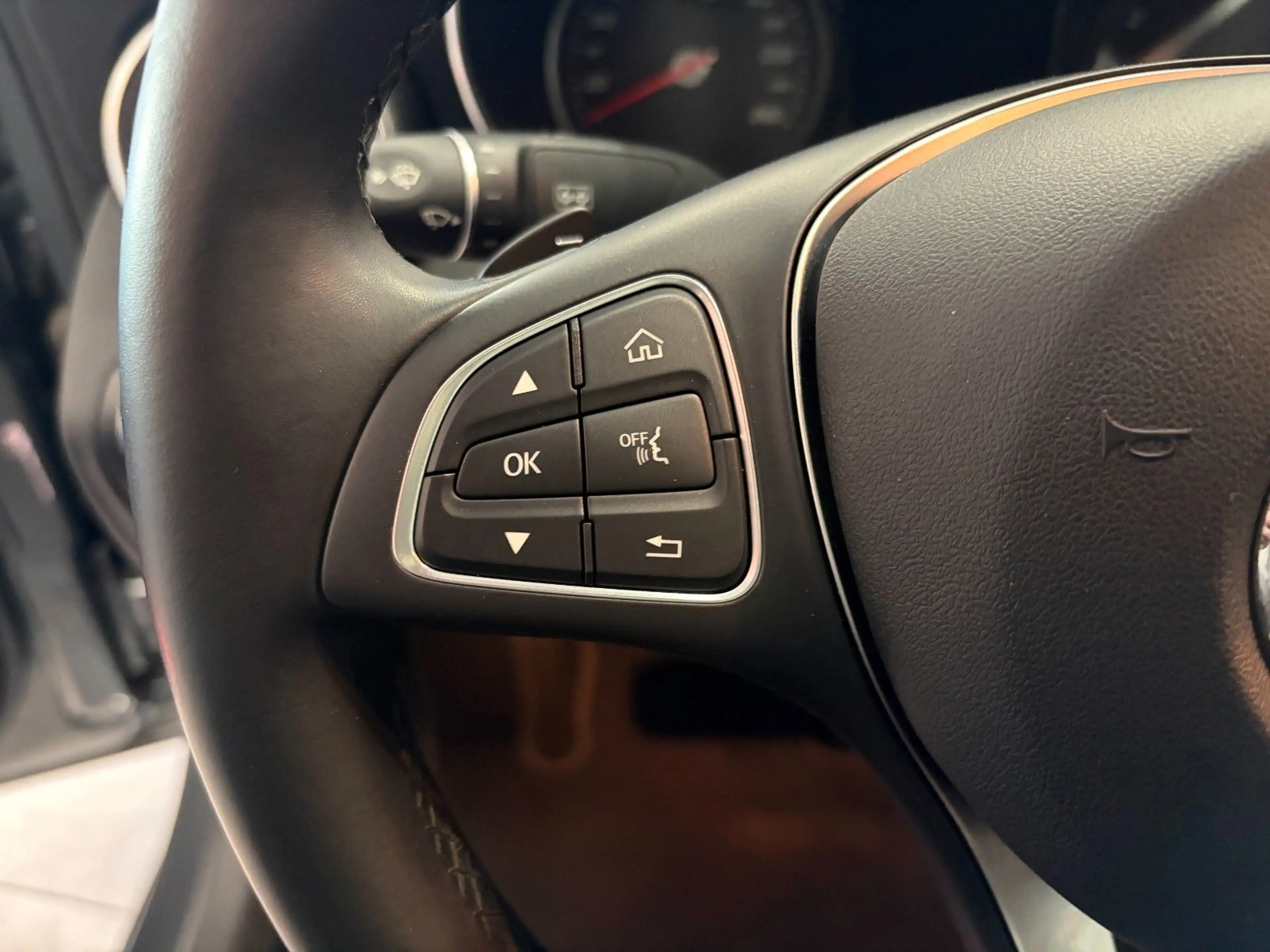 Mercedes-Benz C 200 *Exclusive*Distronic*Burmester*LED*AHK*Ambi — photo 18